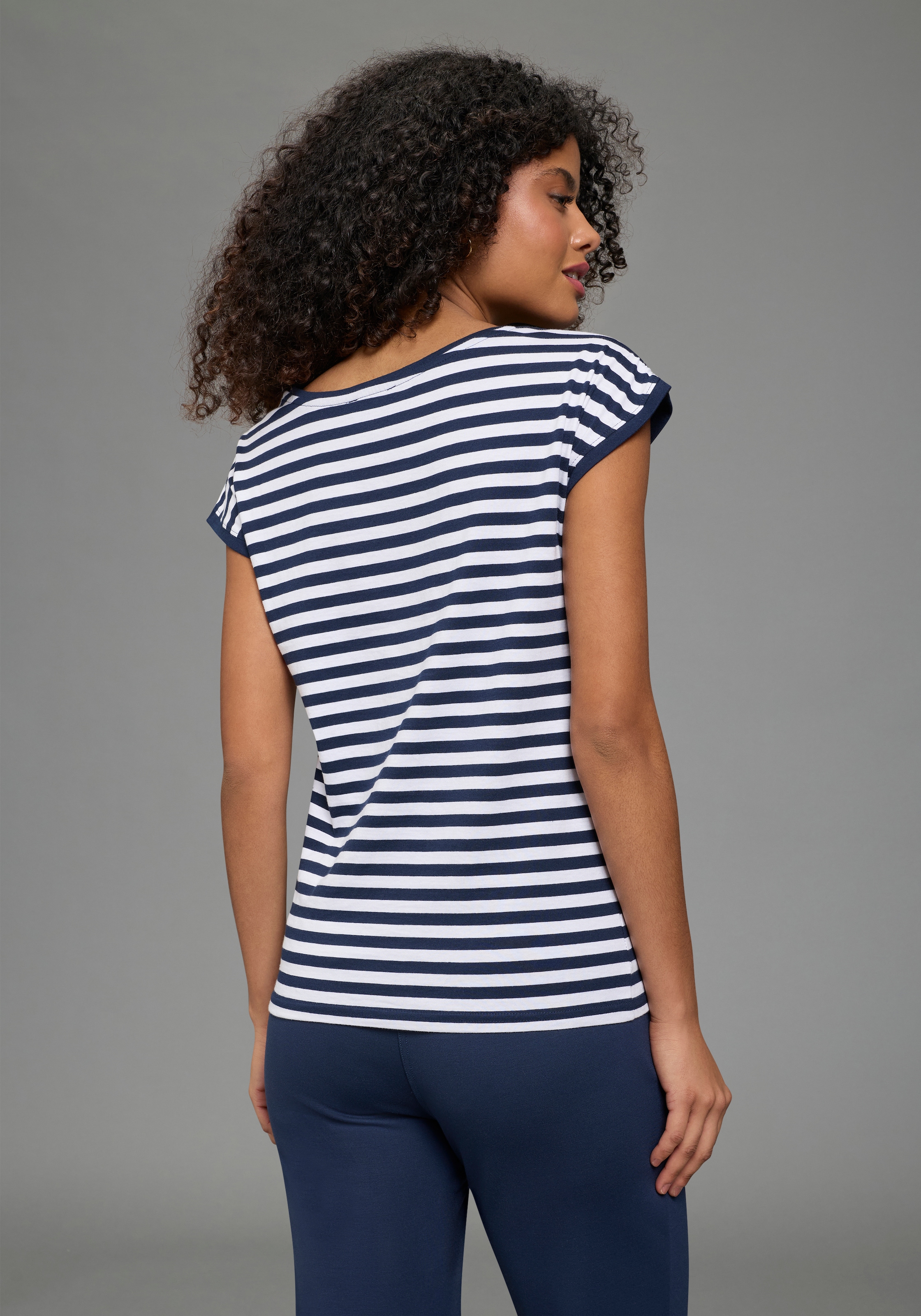 AJC Rundhalsshirt 2er-Pack,  figurumspielende Passform, Rundhalsausschnitt mit Blende