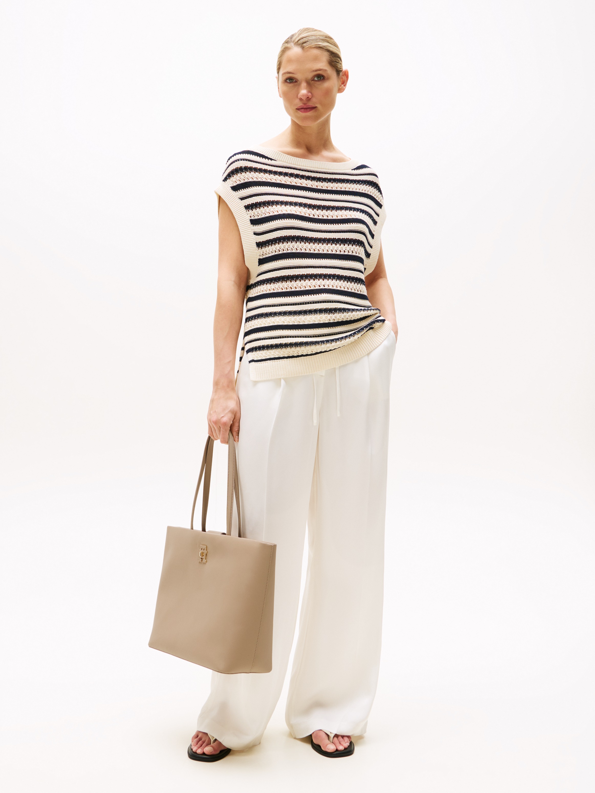 Tommy Hilfiger Tragetasche »TH MODERN TOTE«, Damen Schultertasche, Umhängetasche mit TH-Schmuckelement