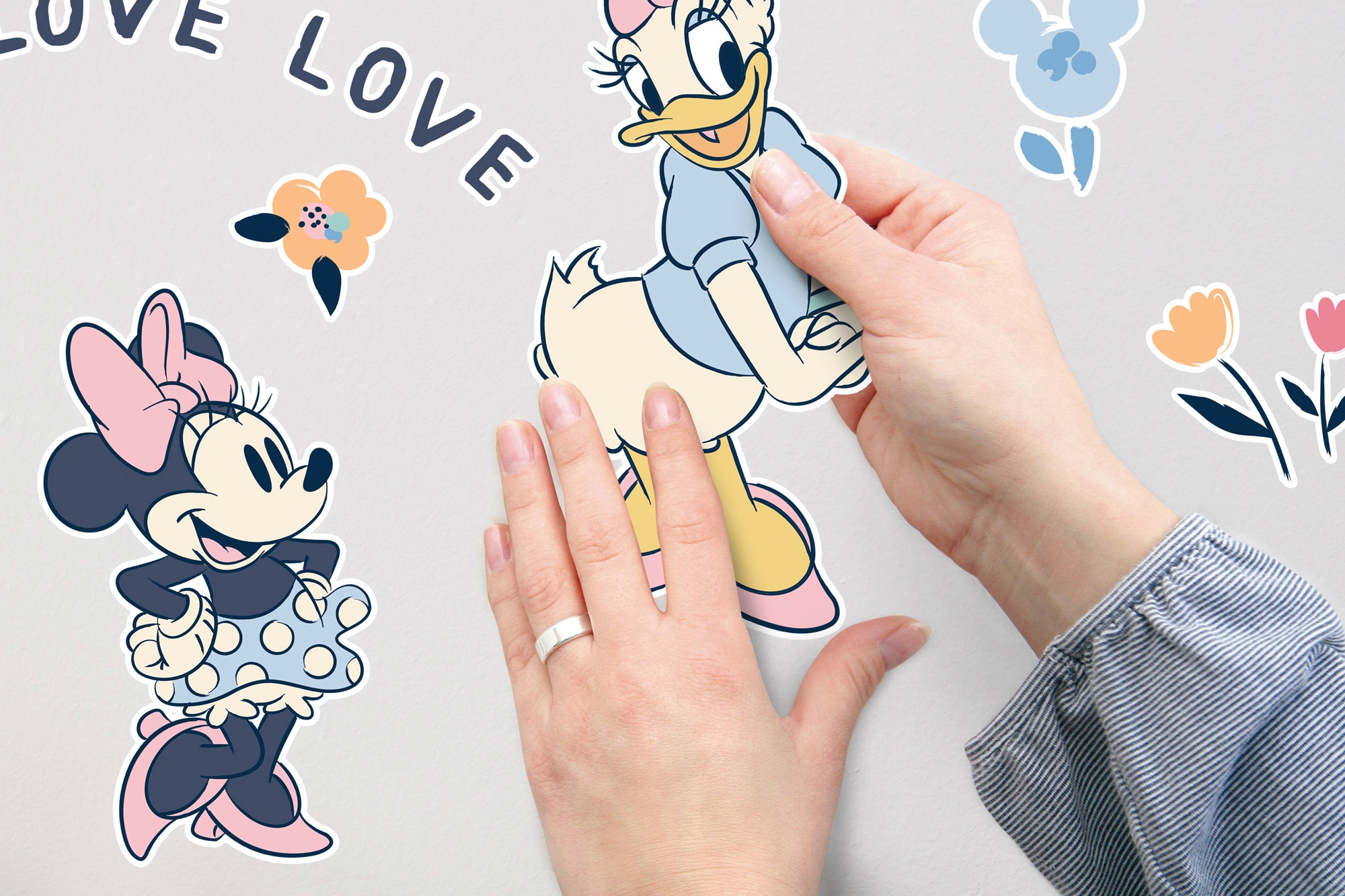 Komar Wandtattoo »Love Love Love - Größe 50 x 70 cm«, (40 St.), selbstklebend, Wandsticker, Kinderzimmer