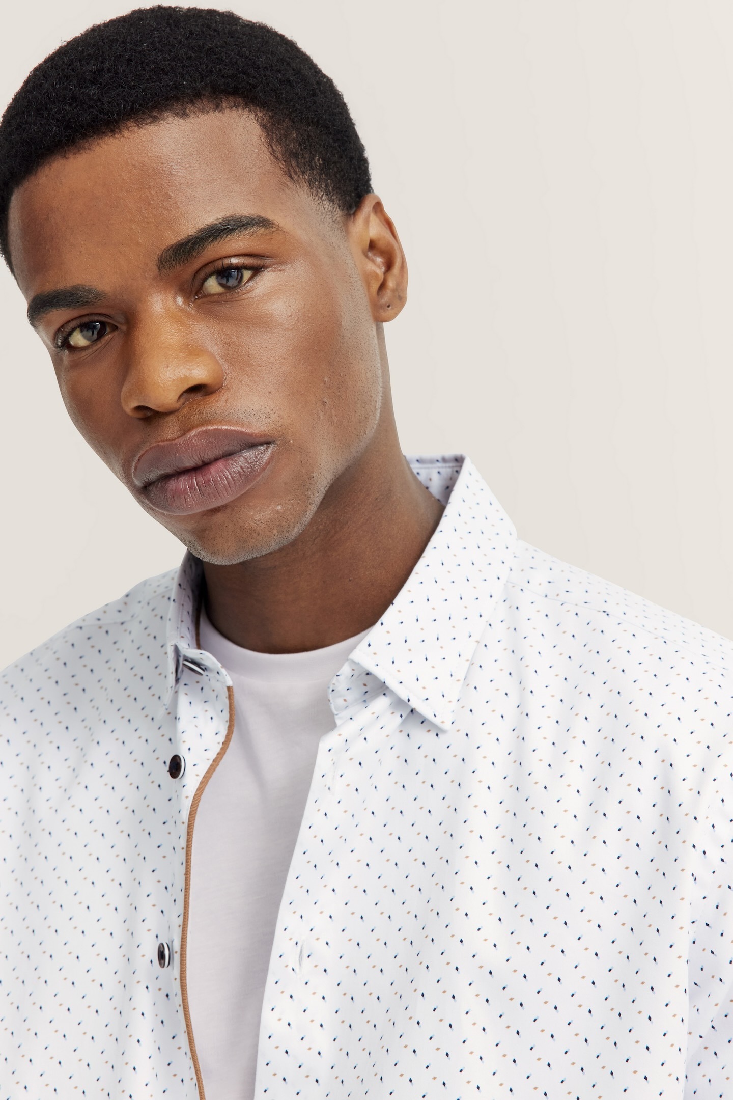 bugatti Langarmhemd, in Satinoptik und mit Under-Button-Down Kragen