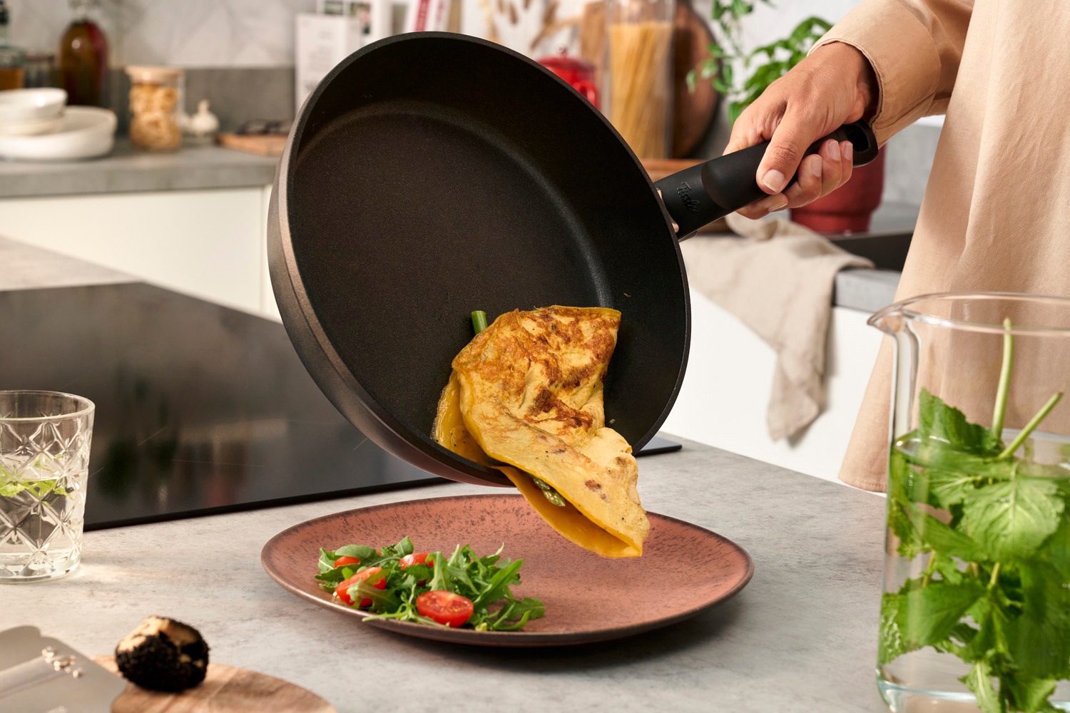 Fissler Bratpfanne »Levital® + Comfort«, Aluminium, (1 tlg.), speziell für gesundes, fettarmes Braten.
