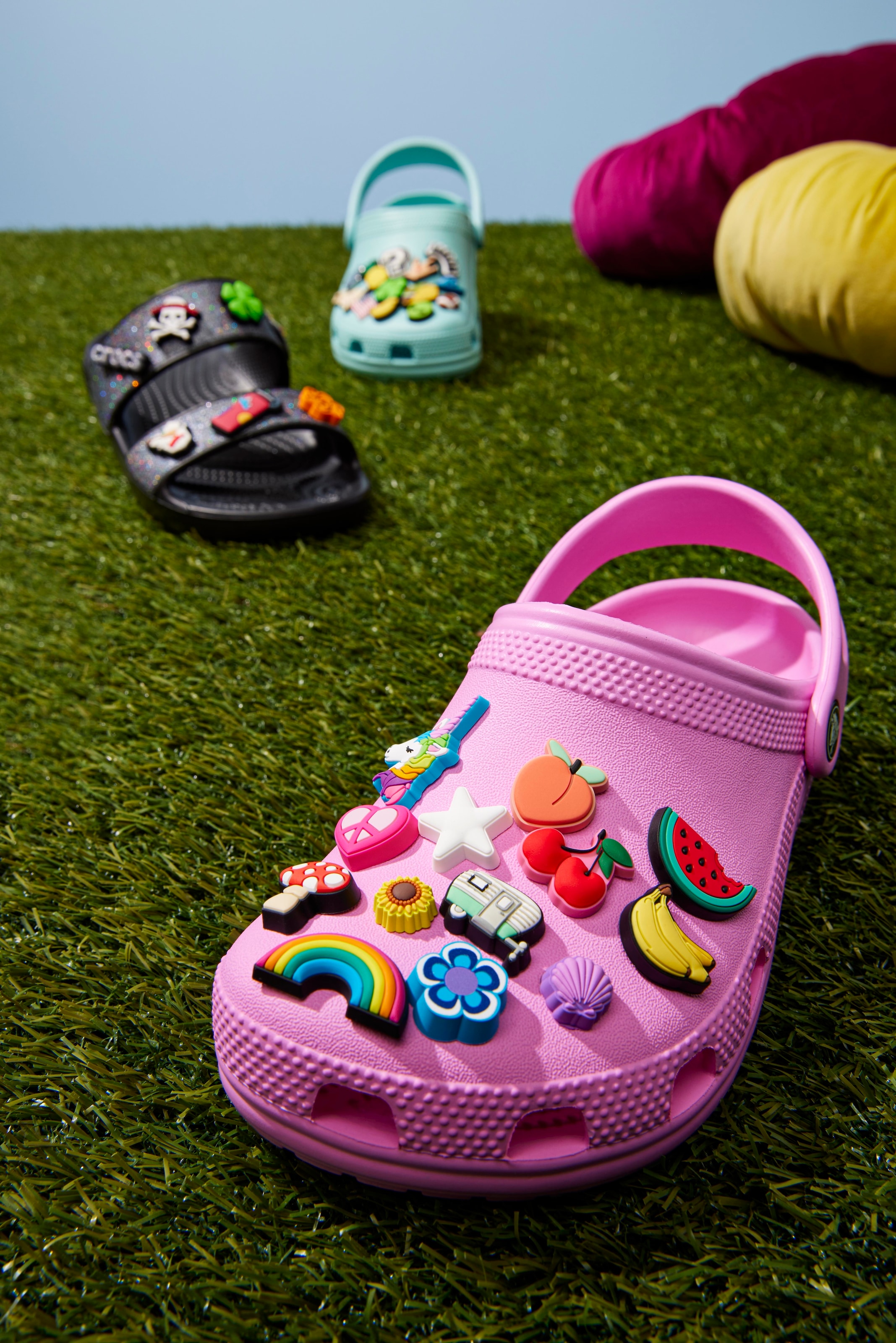 Crocs Clog »Classic K«, Sommerschuh, Hausschuh, Badeschuh mit schwenkbarem Fersenriemchen