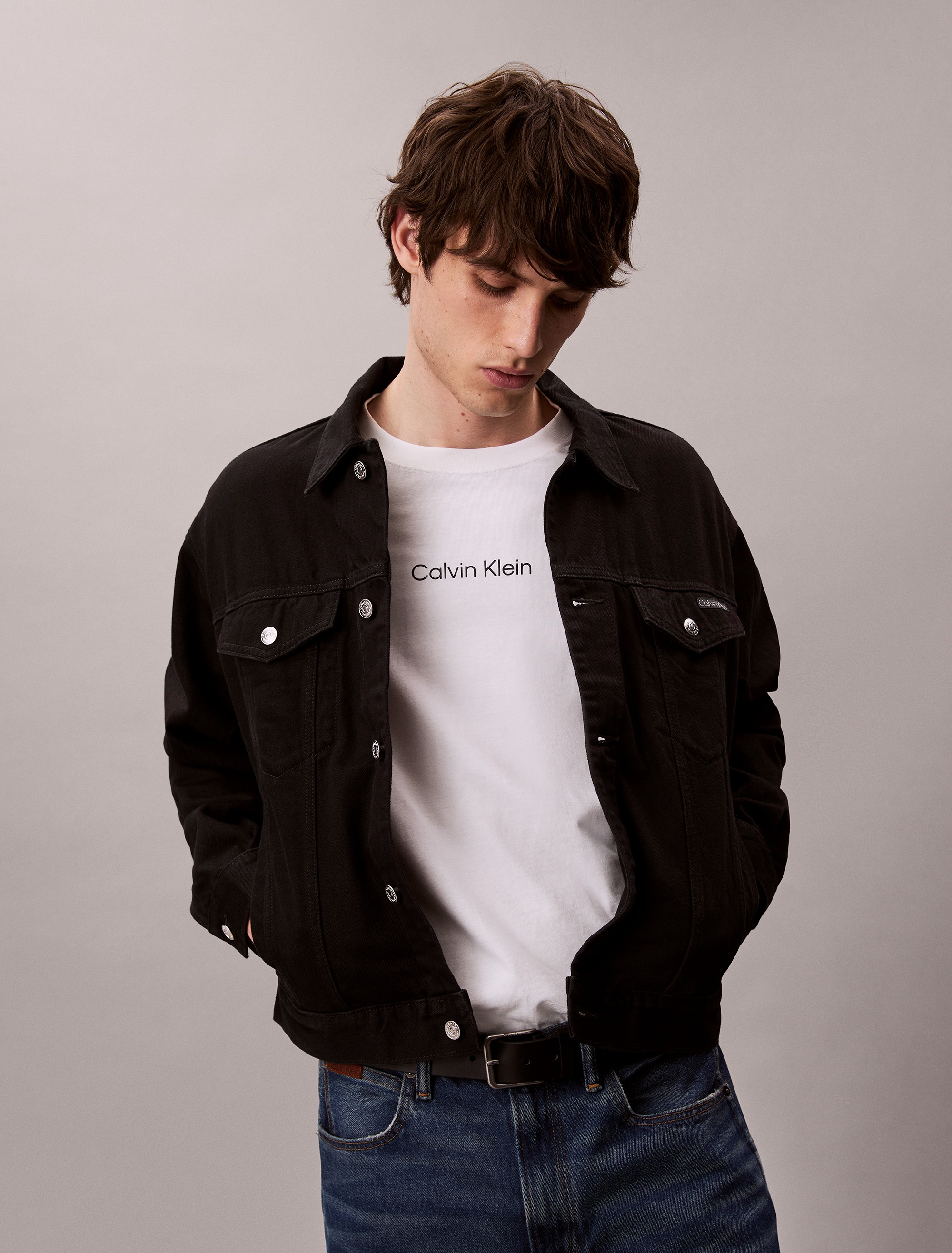 Calvin Klein Langarmshirt »LS RLXD STANDARD LOGO CREWNK TEE«, Rundhalsausschnitt, relaxed fit