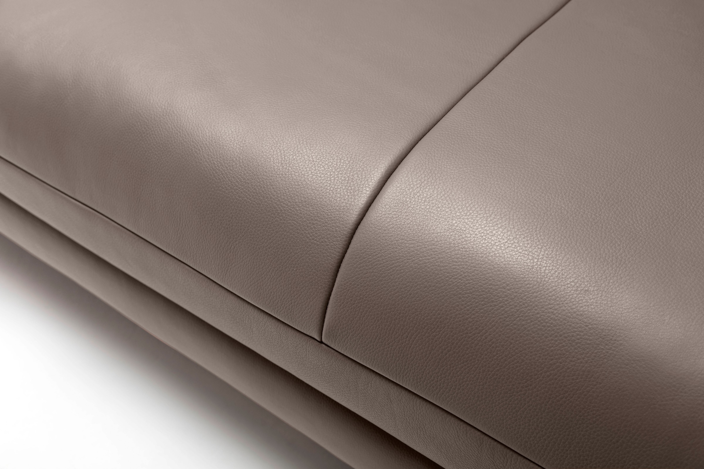 Creation BY ROLF BENZ 3,5-Sitzer »CR.414, Designsofa, edles Sofa, Loungesofa, Ledersofa, klares Design«, aus Leder oder Chenille, erstklassiger Sitzkomfort, legere Polsterung