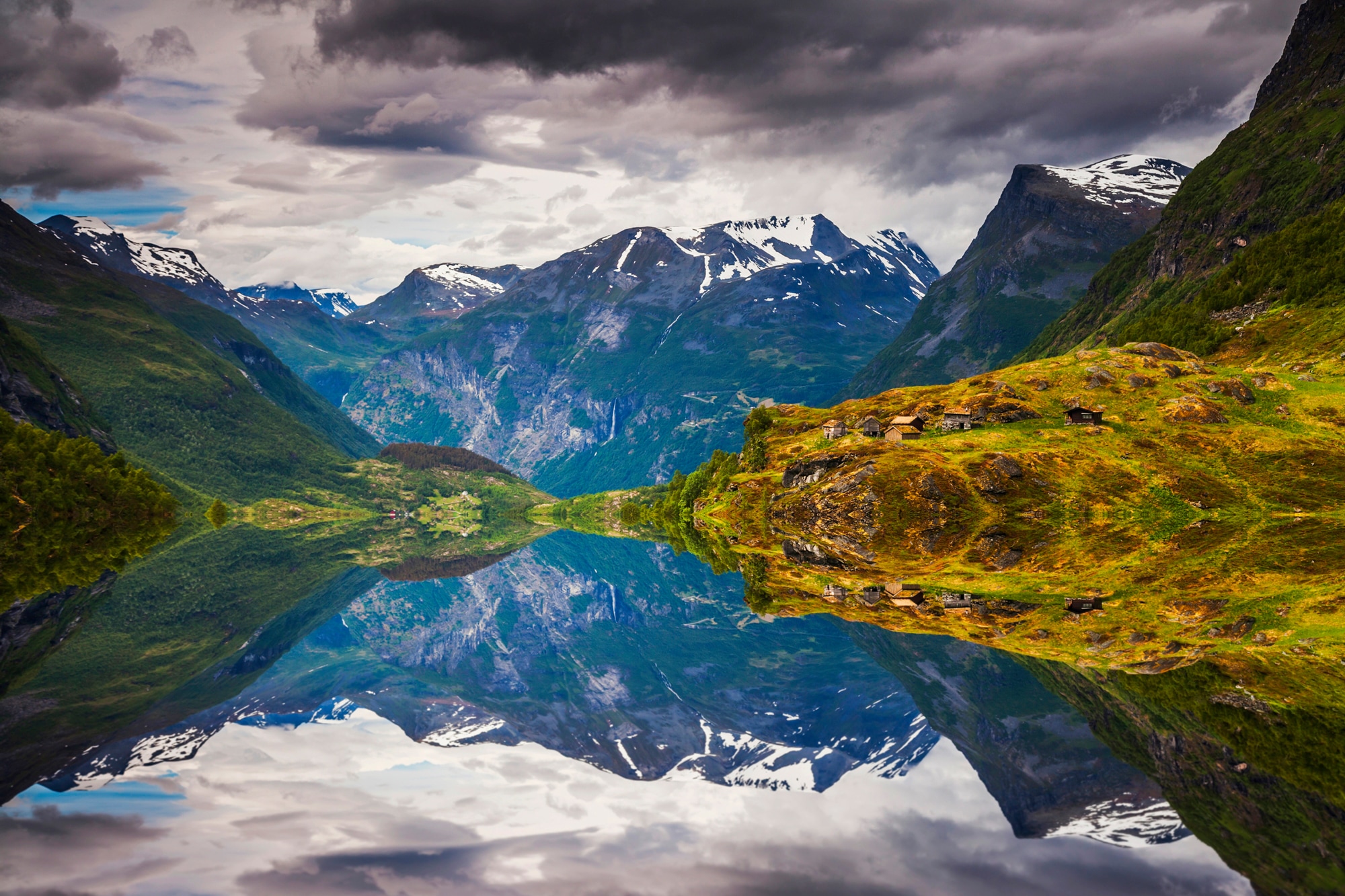 Papermoon Fototapete »FJORD NORWEGEN-SEE GEBIRGE BERGE ALPEN SONNE DORF MEE günstig online kaufen