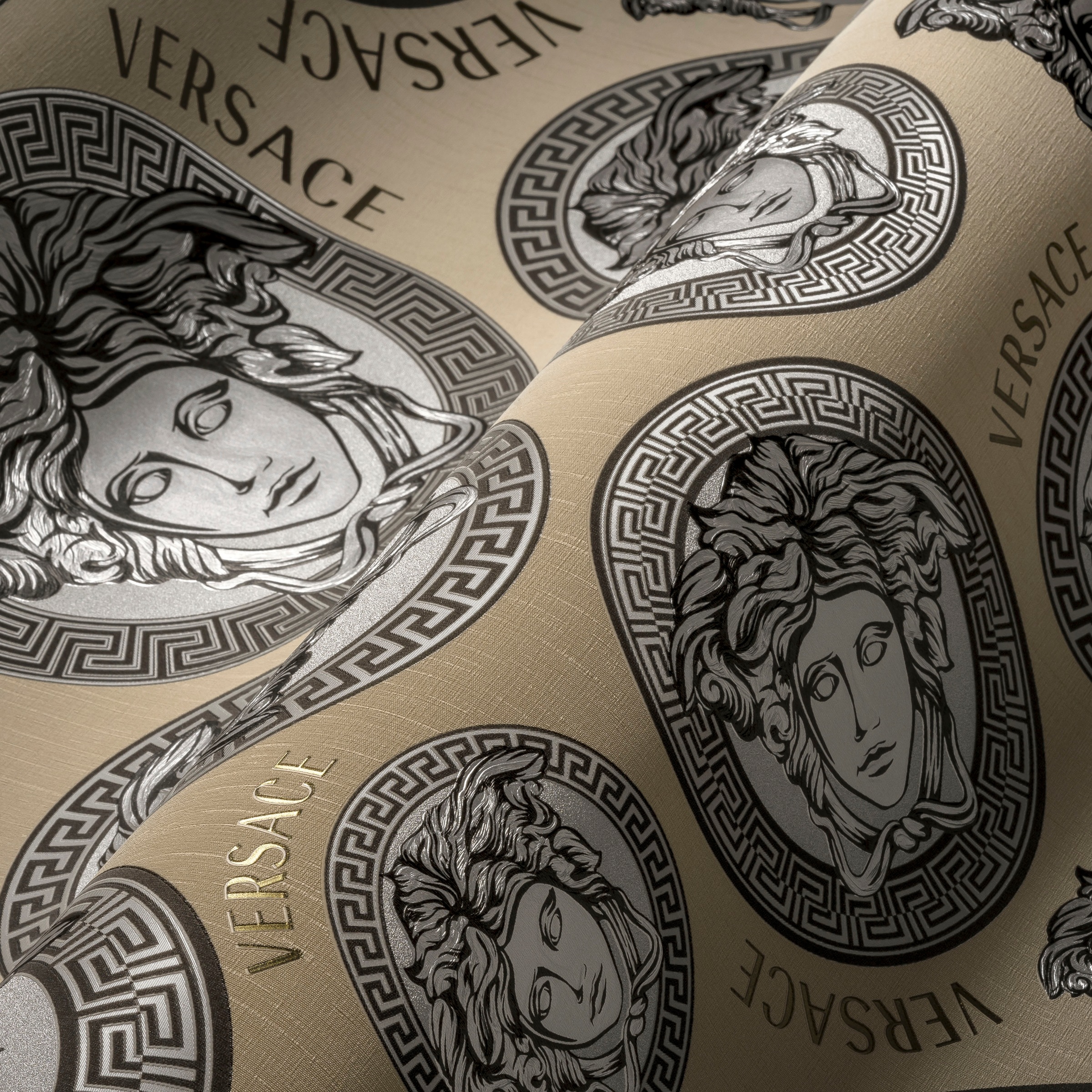 Versace Vliestapete »Wallpaper Versace 5 Medusakopf«, leicht glänzend-gemustert-abstrakt, Designertapete Tapeten Wohnzimmer Schlafzimmer Küche Flur Design Optik