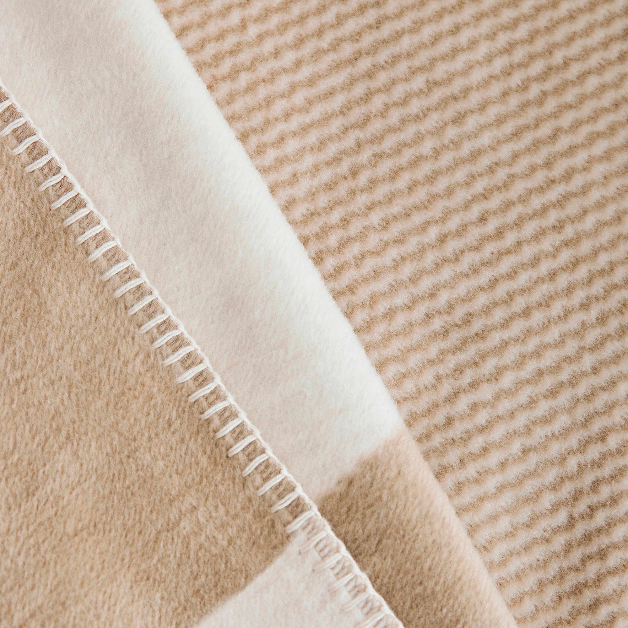 s.Oliver Wohndecke »Kuscheldecke s.Oliver«, mit abstraktem Design