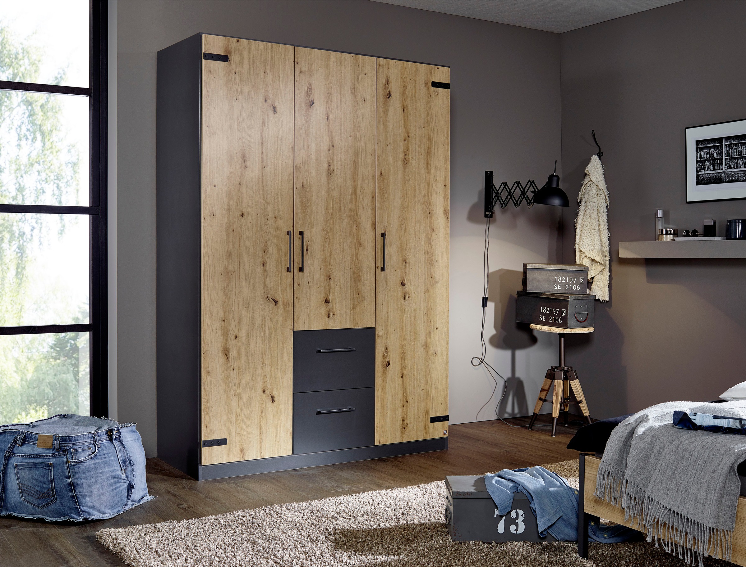 rauch Drehtürenschrank »Holmes«, im Industrial Style, mit Schubkästen, mit oder ohne Spiegel