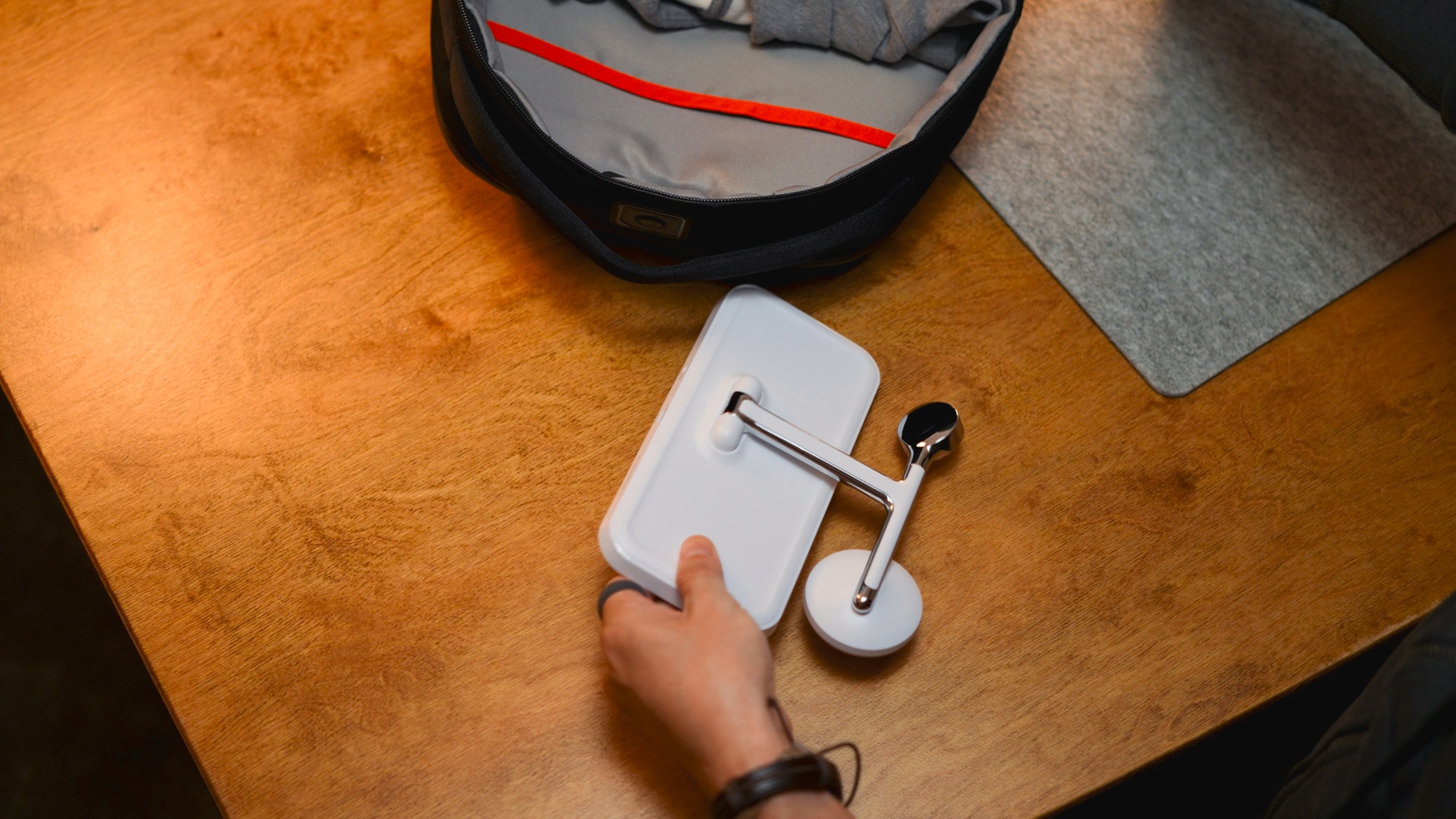 Targus Wireless Charger »HyperJuice QI2 4 in 1 Charging Stand«
