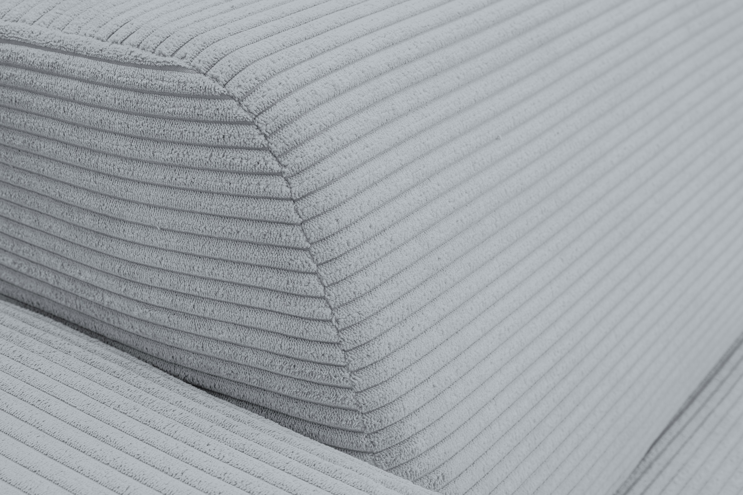 WERK2 Ecksofa »Zeus-M, tolles Sofa mit schönen Details, L-Form«, Curvy Trend Garnitur, urbane Optik, komfortable Wellenunterfederung
