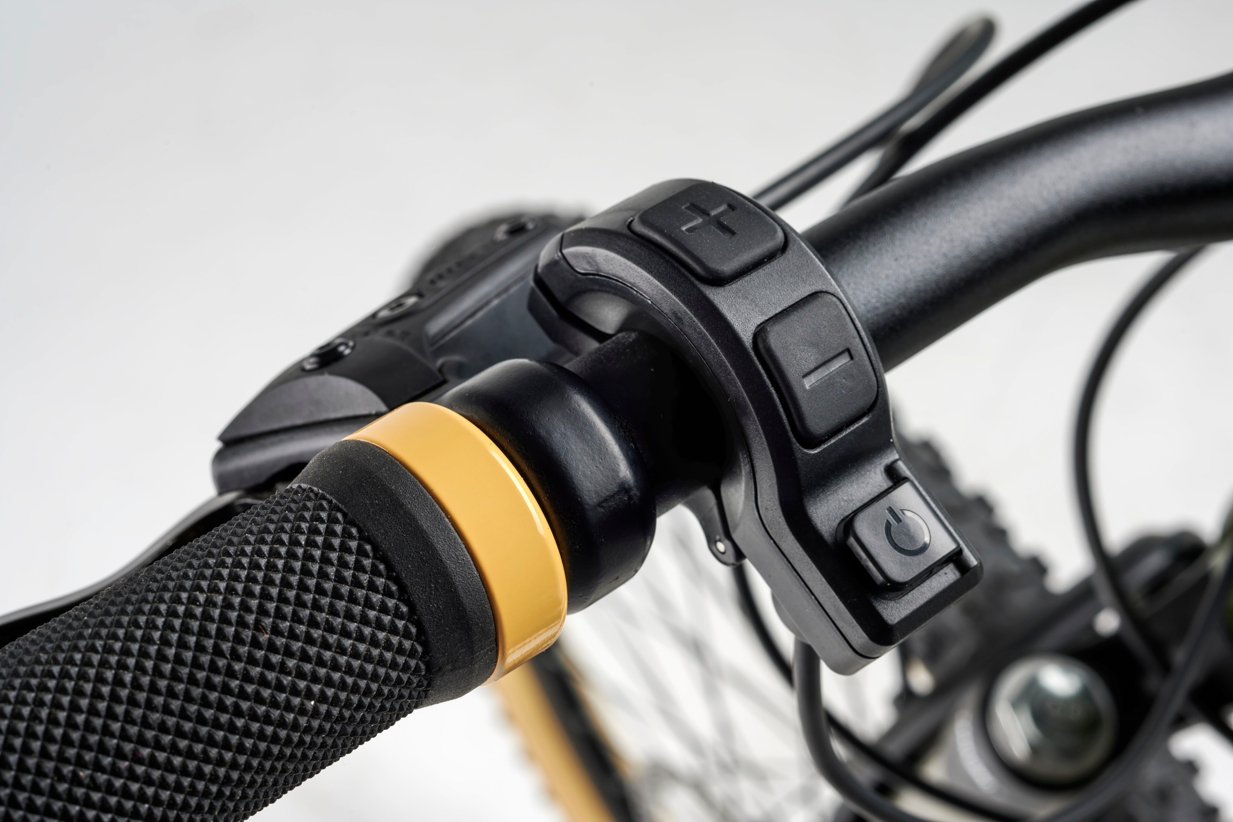 S’COOL »S'COOL e-troX race 26-9S Alivio - Olive/Beige« 9 Gang Shimano Kettenschaltung Heckmotor 252 W