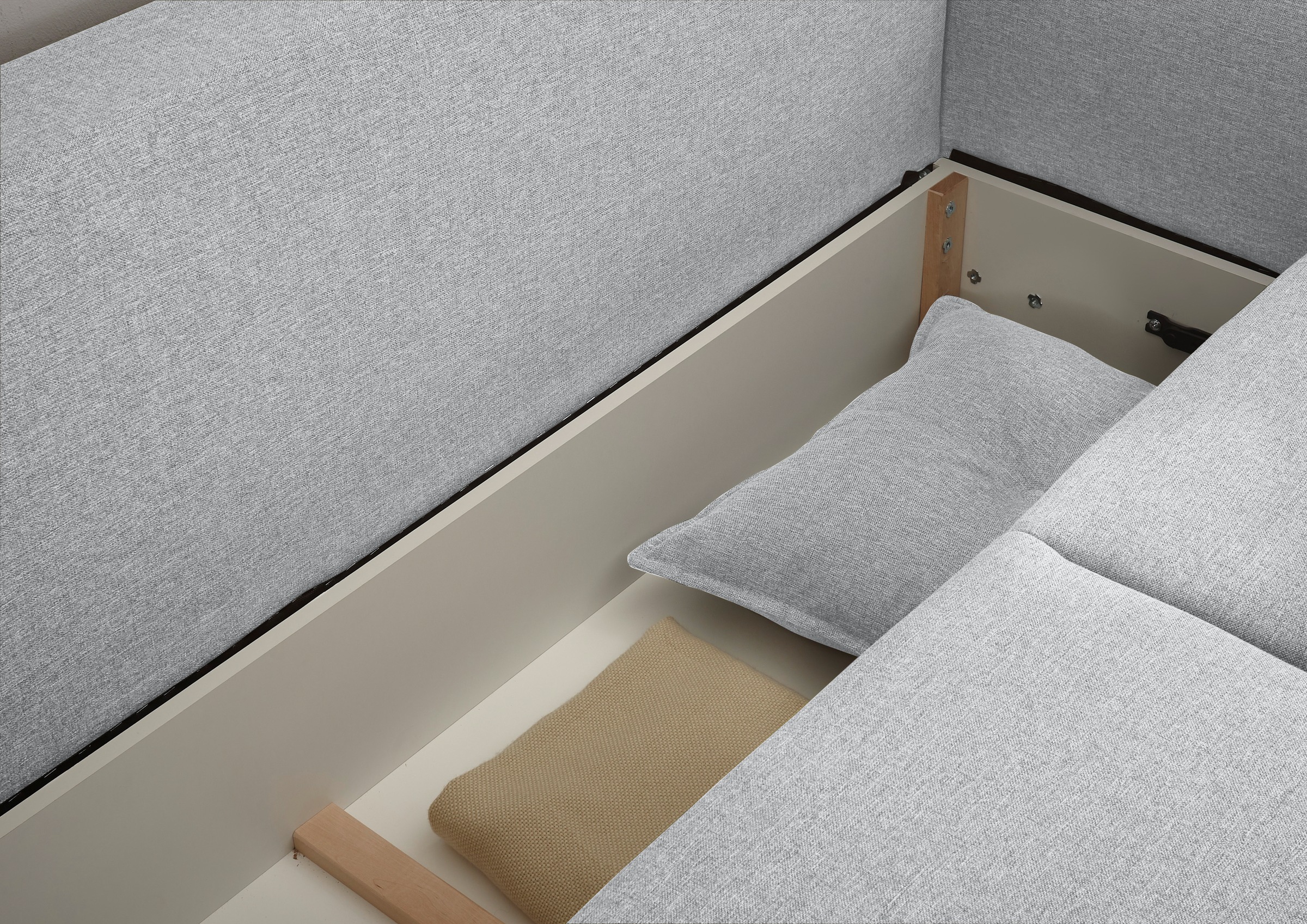 ED EXCITING DESIGN Schlafsofa »Pamplona«, mit Bettfunktion, Bettkasten, Rücken- und Zierkissen, frei im Raum