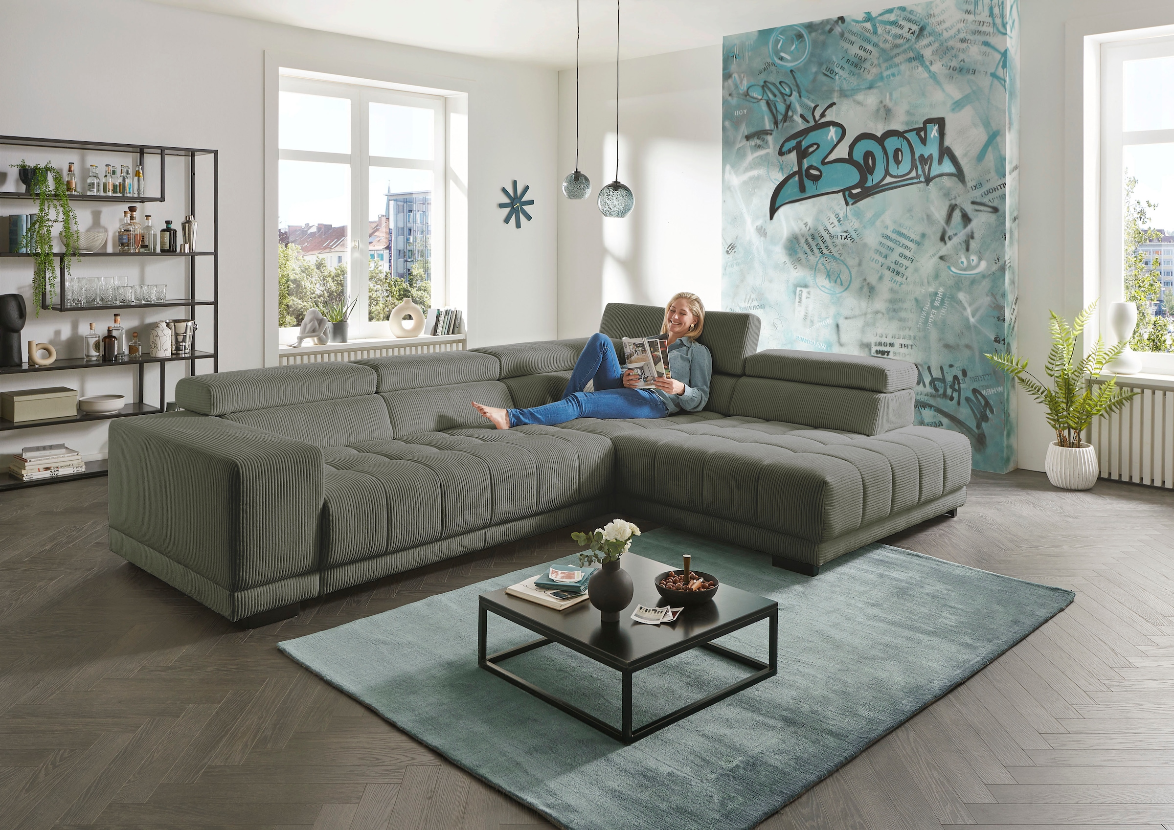 Die PlanBar Ecksofa »MP-IN15053 L-Form breiter Schenkel« mit Kopfteilverstellung, wahlweise mit manueller Vorziehbank