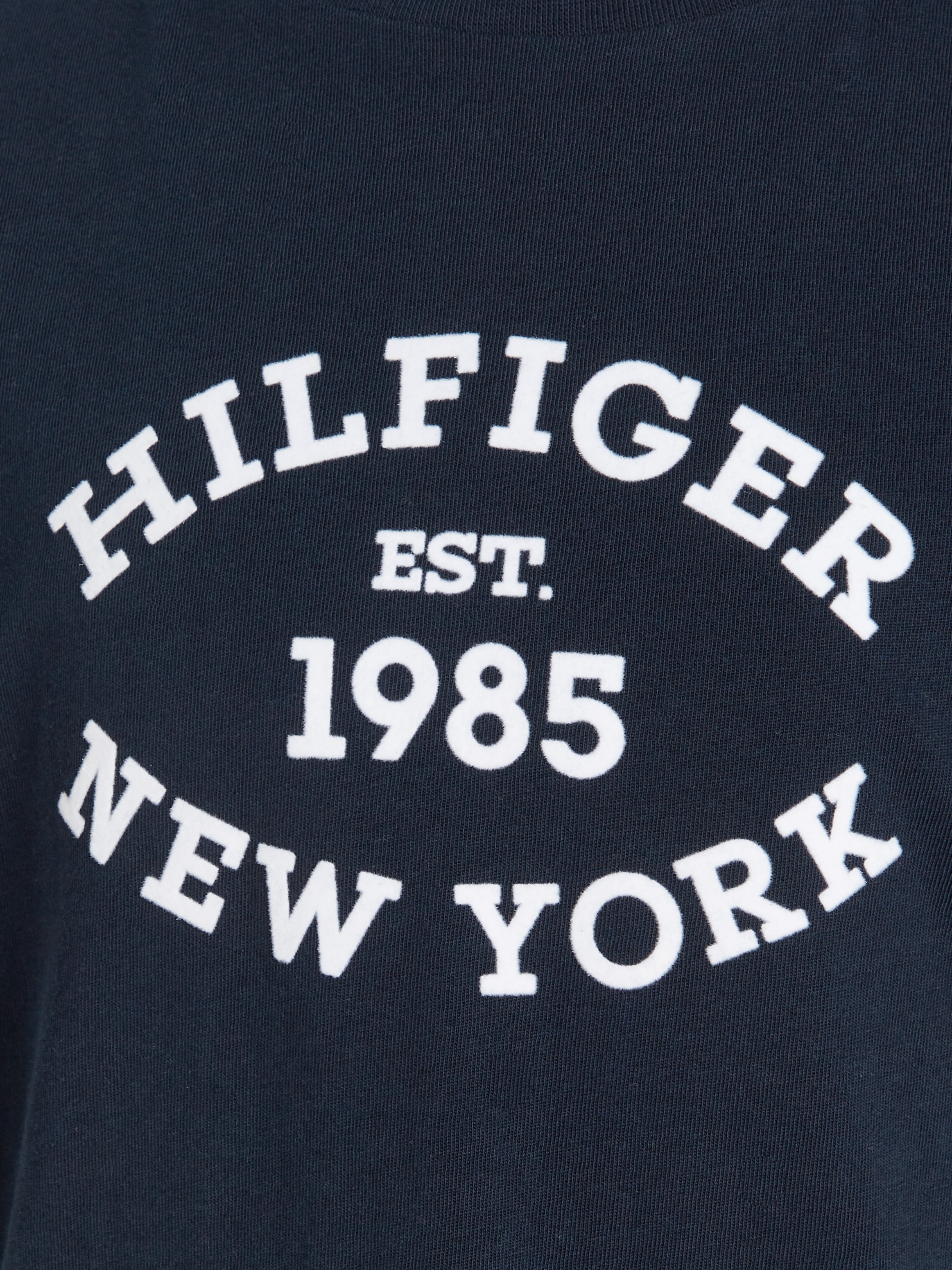 Tommy Hilfiger Rundhalsshirt »MONOTYPE FLOCK REGULAR TEE SS«, mit Frontprint, Rundhlas, Kurzarm