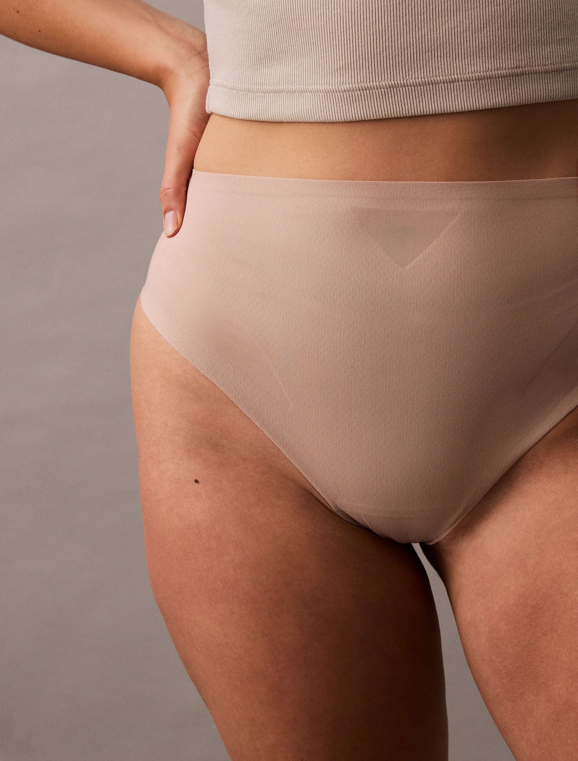 Calvin Klein Underwear Formstring »SCULPTED FIRM MESH THONG«, mit formendem Effekt, shapewear