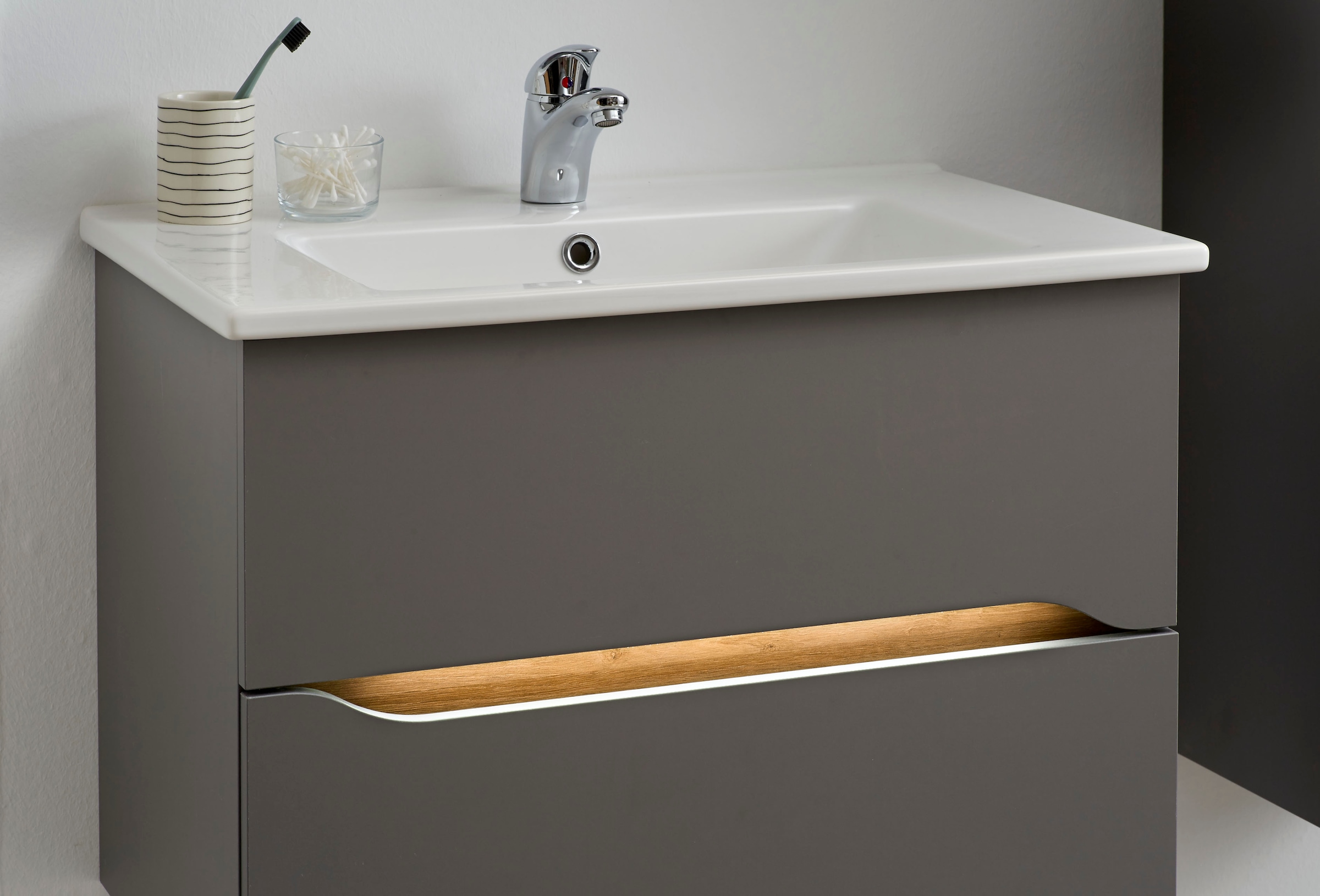Saphir Badmöbel-Set »Quickset 3-teilig, Keramik-Waschtisch und LED-Spiegelschrank«, (5 St.), mit Midischrank, 2 Türen, 1 Nische, 2 Schubladen, inkl. Türdämpfer