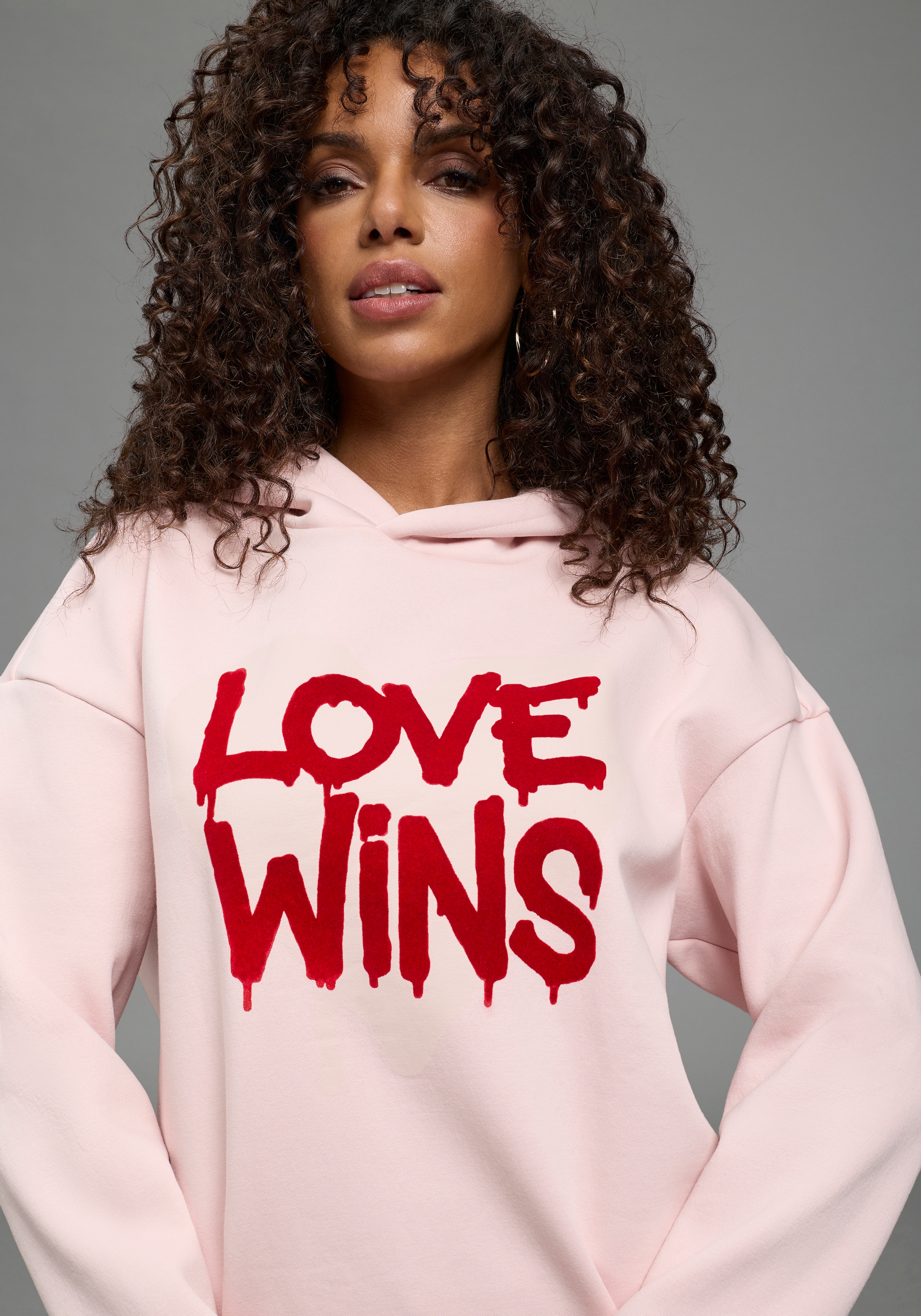 Laura Scott Kapuzensweatshirt , in kuschliger Sweatware und samtigen Frontdruck
