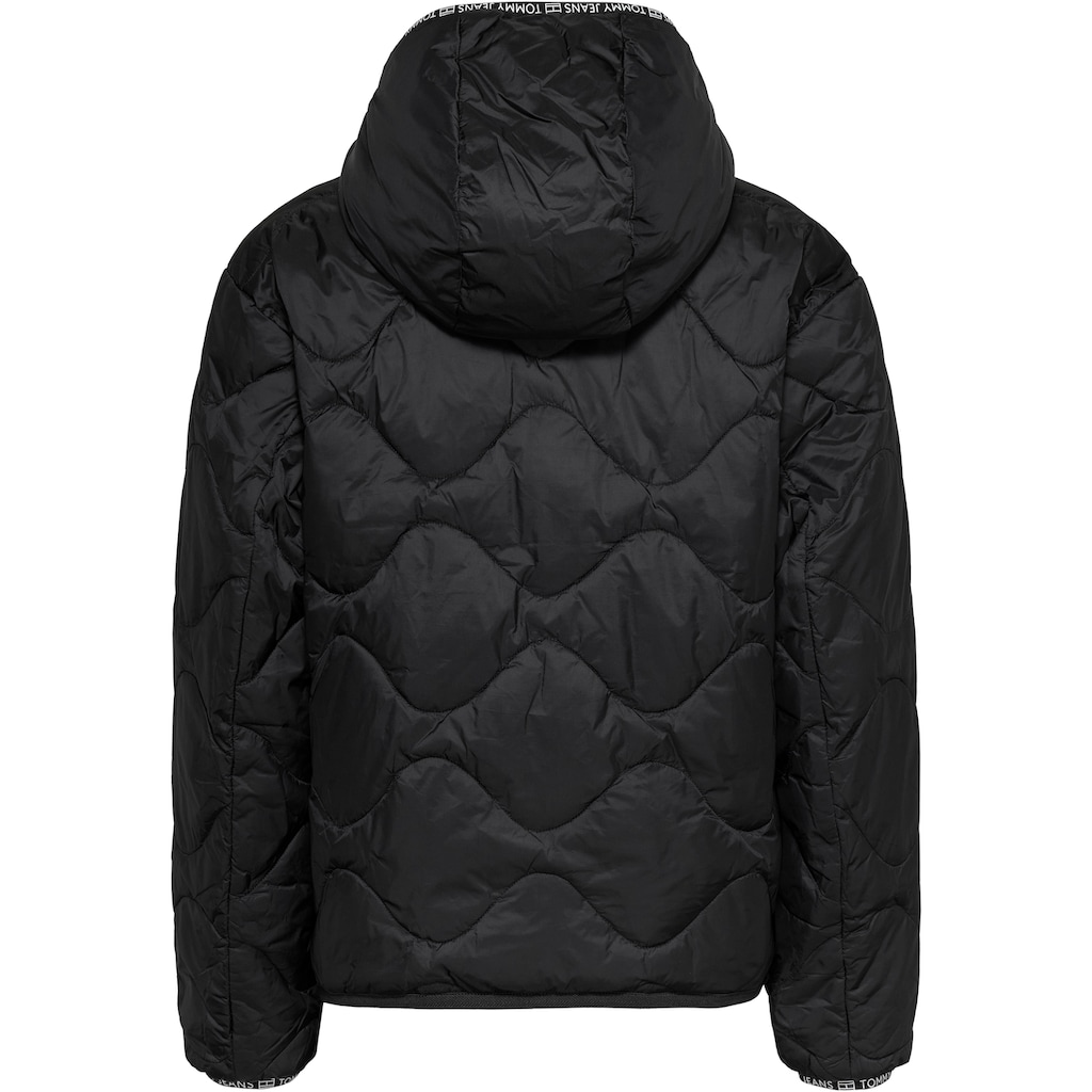 Tommy Jeans Curve Steppjacke »TJW QUILTED TAPE HOOD PUFFER EXT«, mit Kapuze, mit Logostickerei