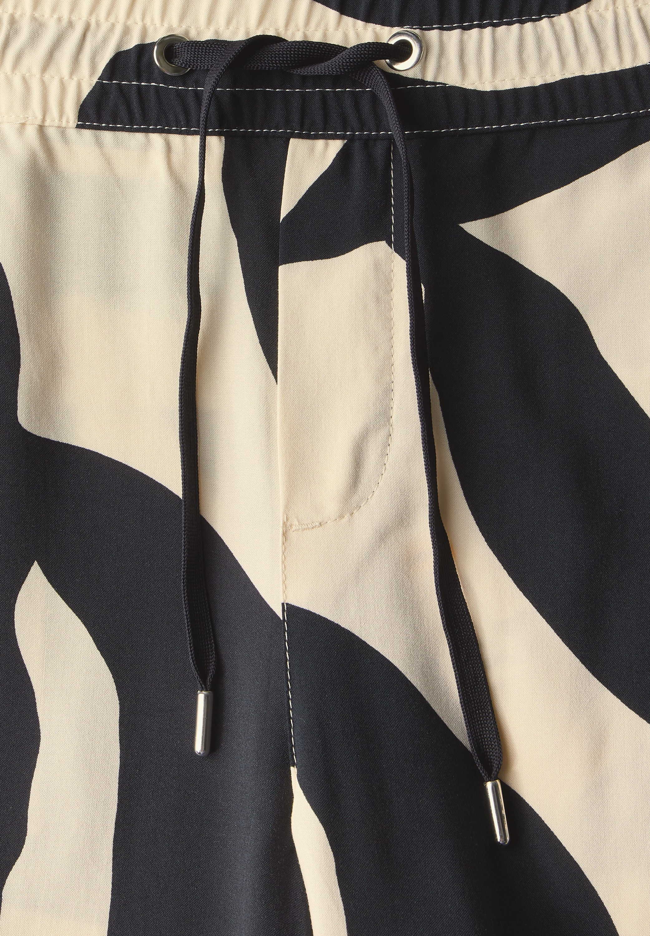 STREET ONE Stoffhose »Style Emee«, Sommerhose mit elastischem Bund und Tunnelzug, mit grafischem Muster