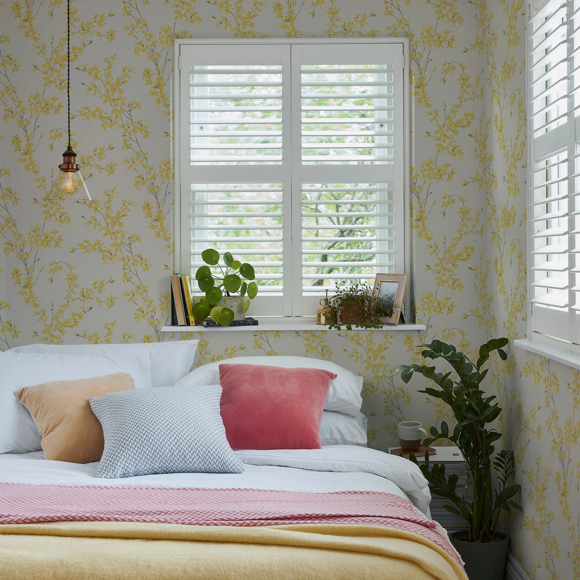 LAURA ASHLEY Vliestapete »Forstyhia« gemustert FSC® zertifiziert, mit lebhaftem Druck, 10 Meter Länge