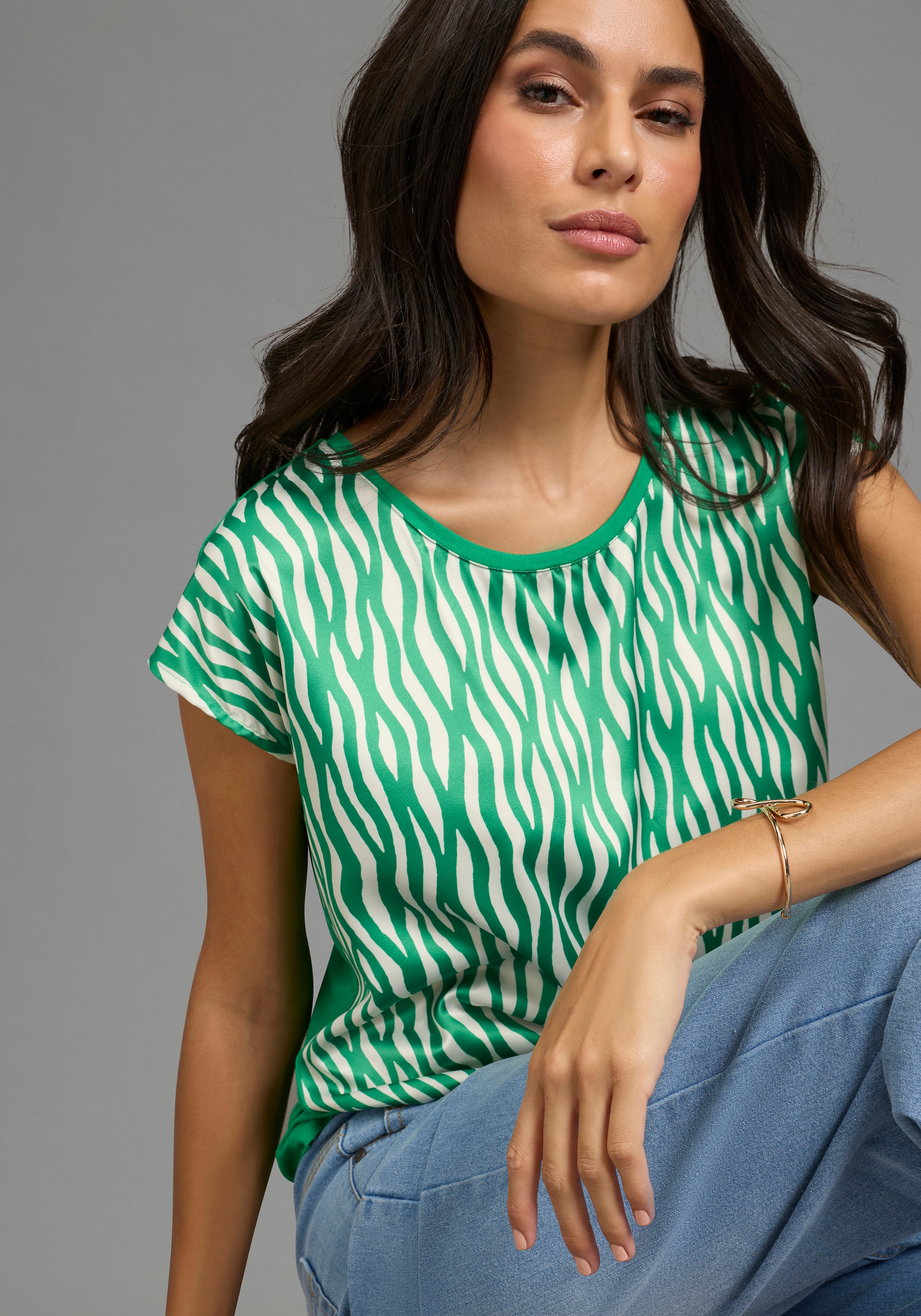 Laura Scott Shirtbluse »im Materialmix mit Satin, verschiedene Muster für jeden Geschmack,« femininer Stil, Rundhalsausschnitt, lockere Passform