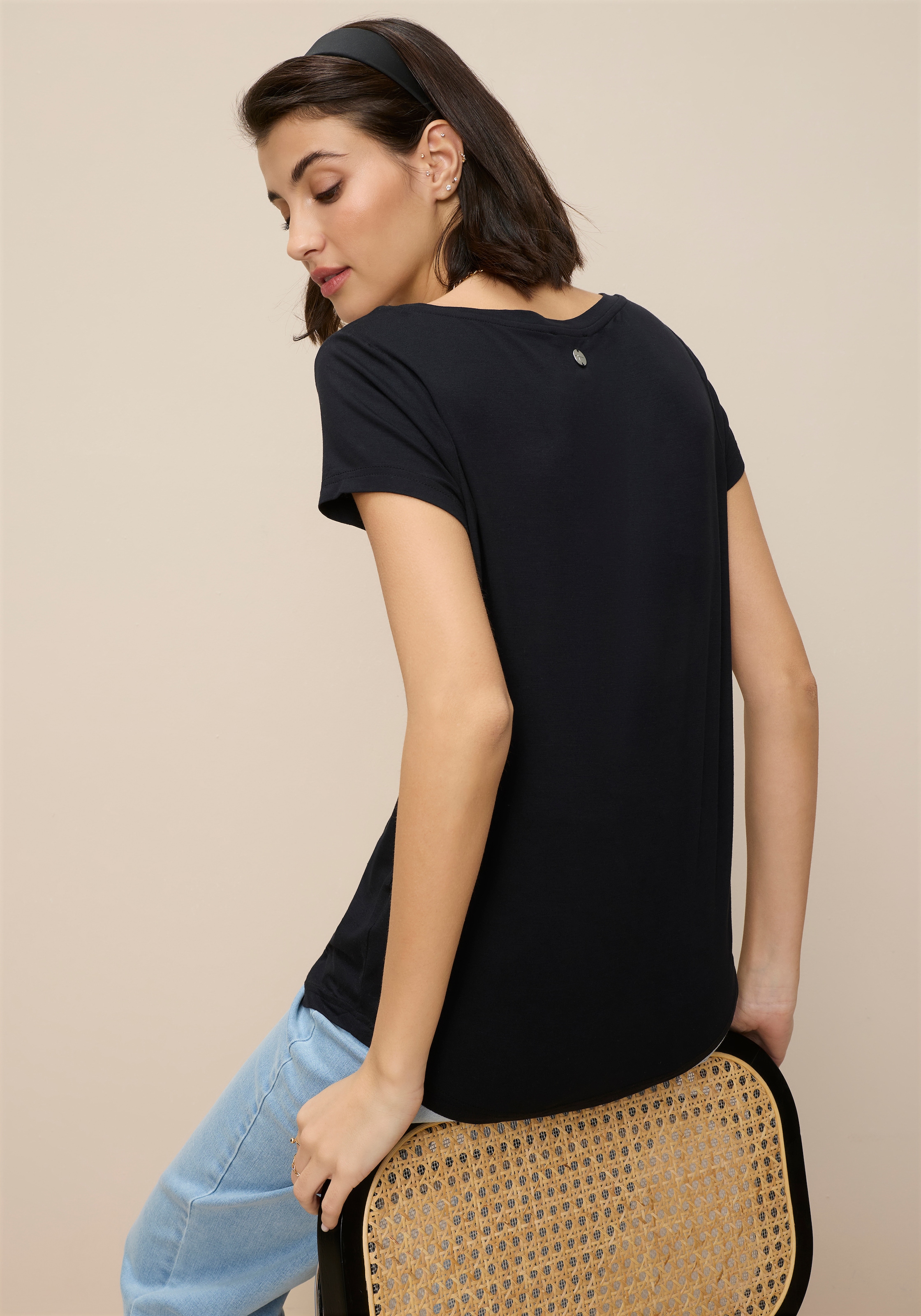 Tamaris T-Shirt lässige Passform, mit V-Ausschnitt, unifarben, hüftbedeckende Länge