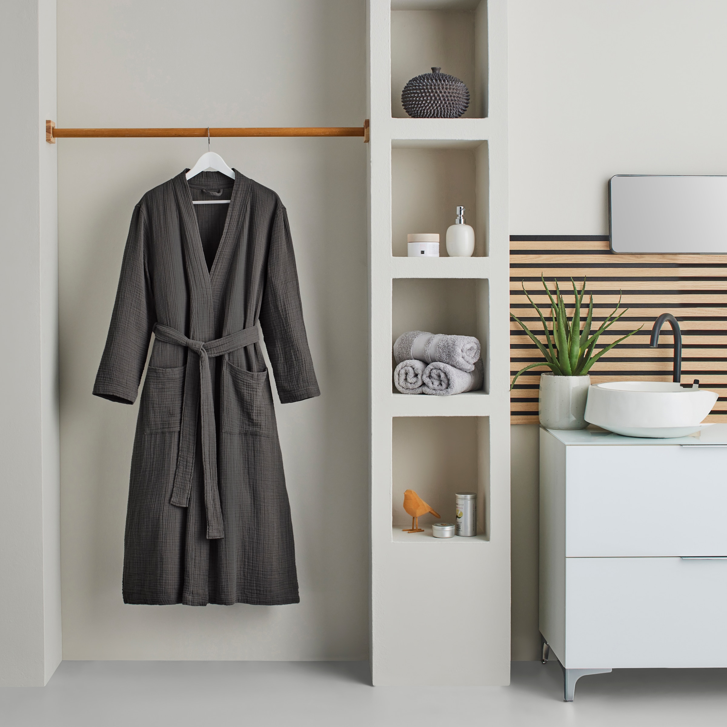 OTTO home Bademantel »Juna Musselin, ideal für Sauna & Spa, Hotelbademantel, Morgenmantel« 1 Stk. modern, leichte Qualität, 100% Baumwolle