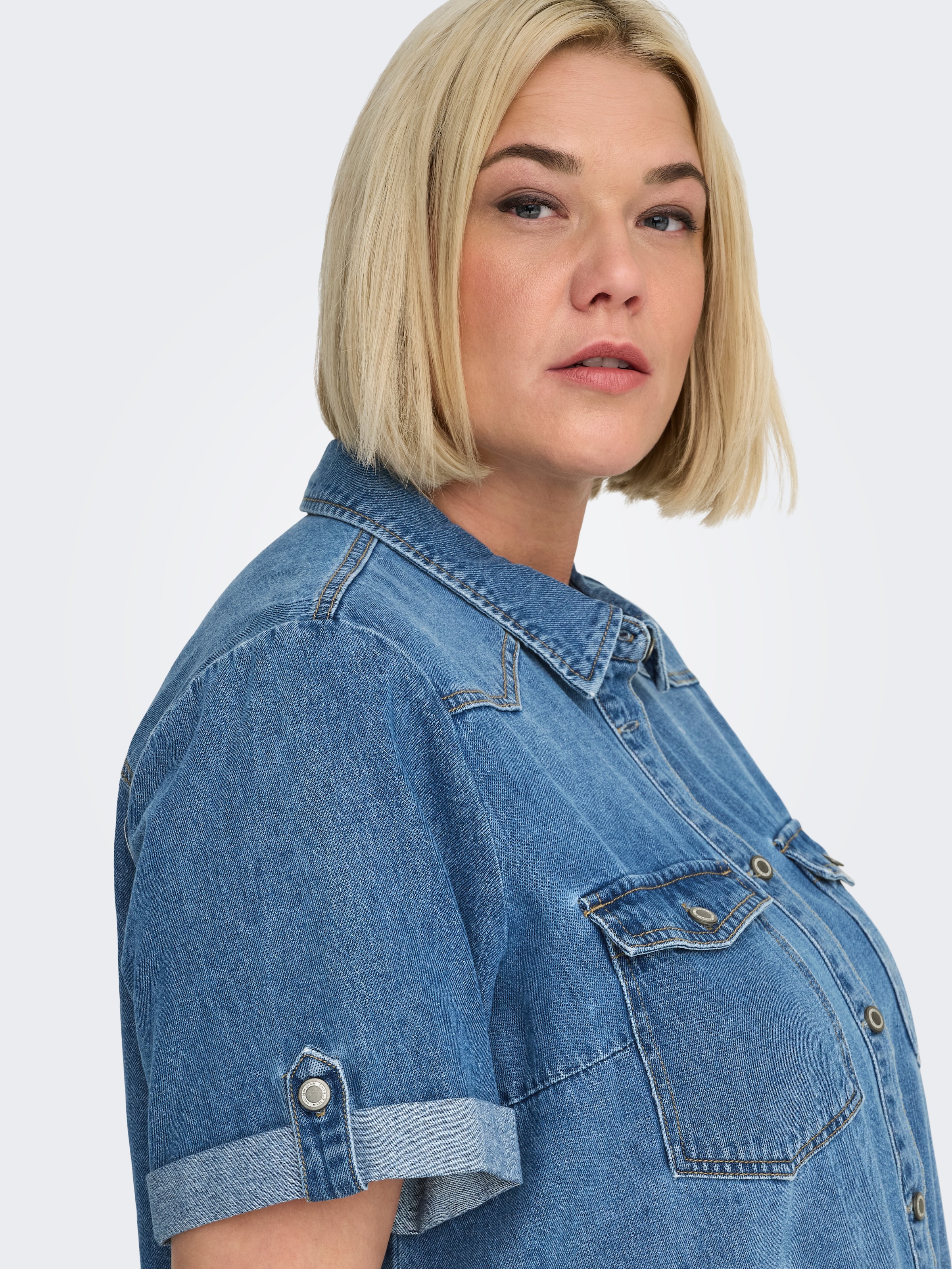 ONLY CARMAKOMA Jeanskleid »CARLISA S/S DNM DRESS GUA NOOS« Brusttaschen