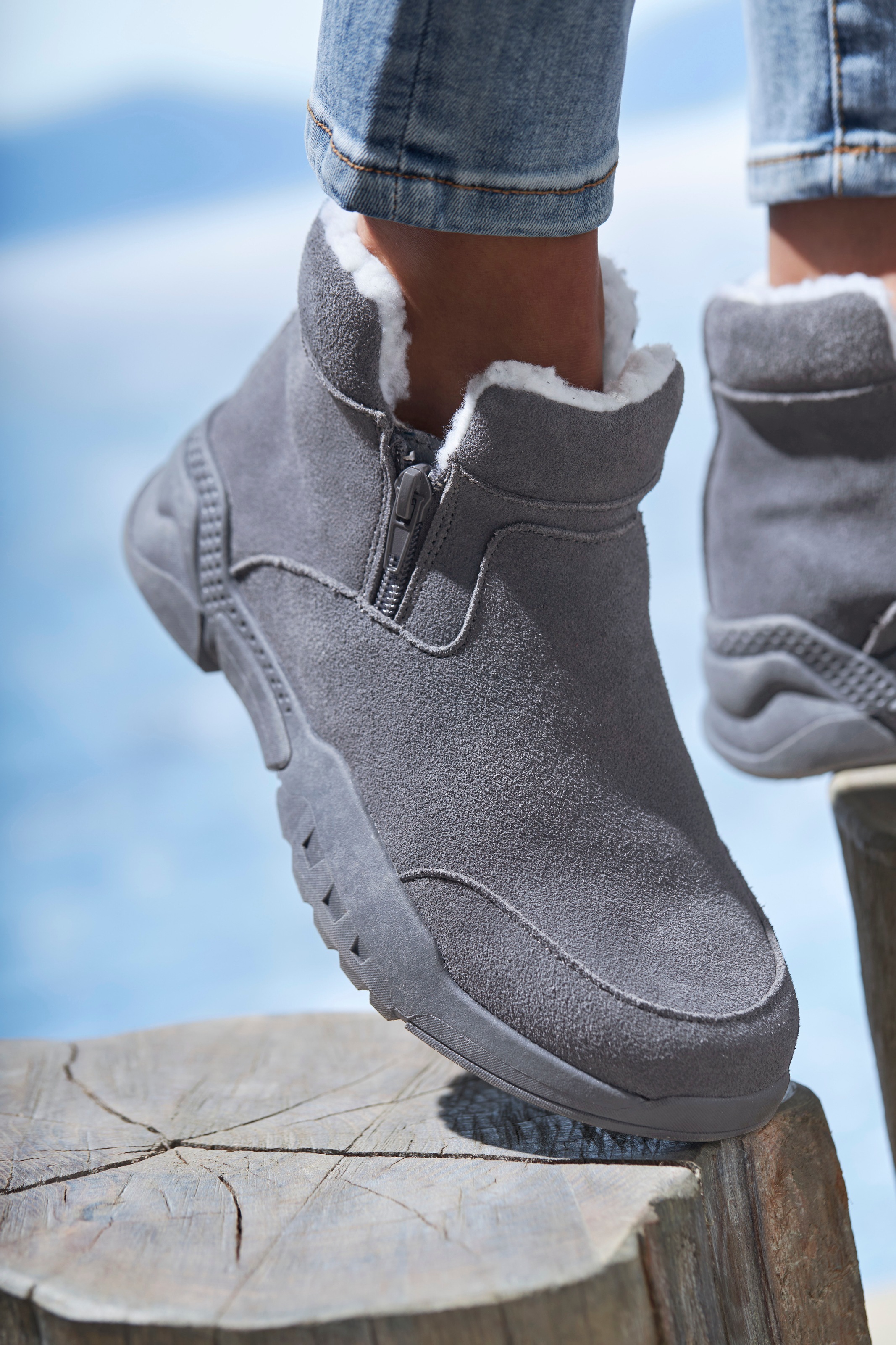 Vivance Stiefelette, aus Veloursleder und mit Warmfutter, Winterstiefel, Stiefel, Boots