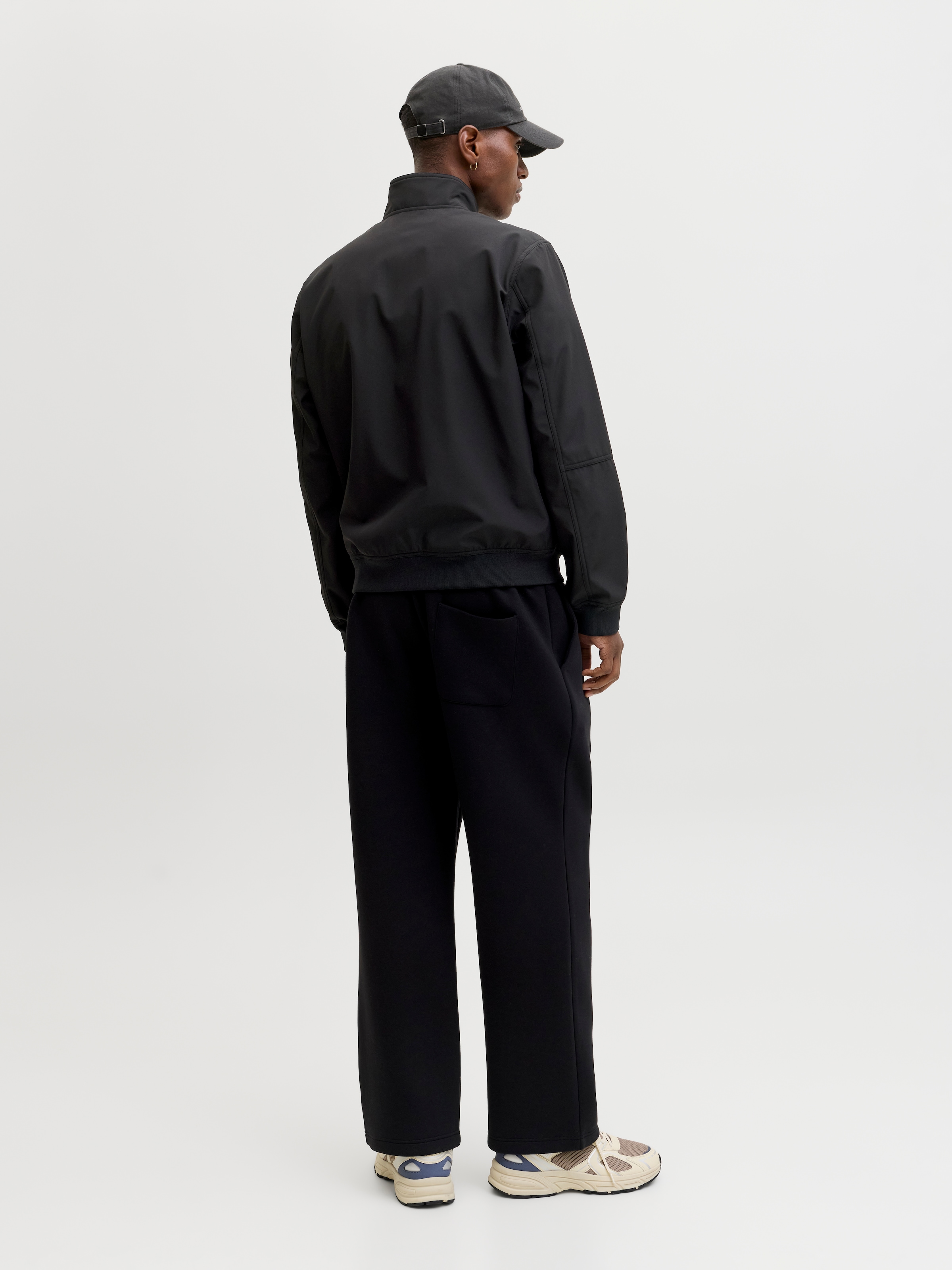 Jack & Jones Softshelljacke »JJEPARKER SOFTSHELL BOMBER SN« Softshelljacke, aus Polyester, modischer Fit, mit Brust-Reißverschluss