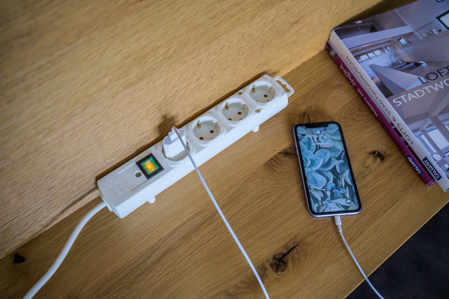 Brennenstuhl Steckdosenleiste »Comfort-Line Plus«, 4-fach, (Kabellänge 2 m), mit Flachstecker, Schalter und extra breiten Abständen der Steckdosen