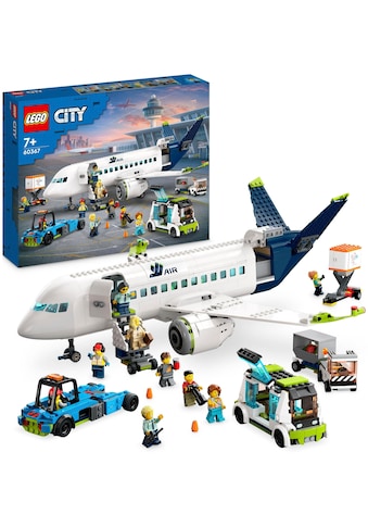 Konstruktionsspielsteine »Passagierflugzeug (60367), LEGO® City«, (913 St.), Made in...