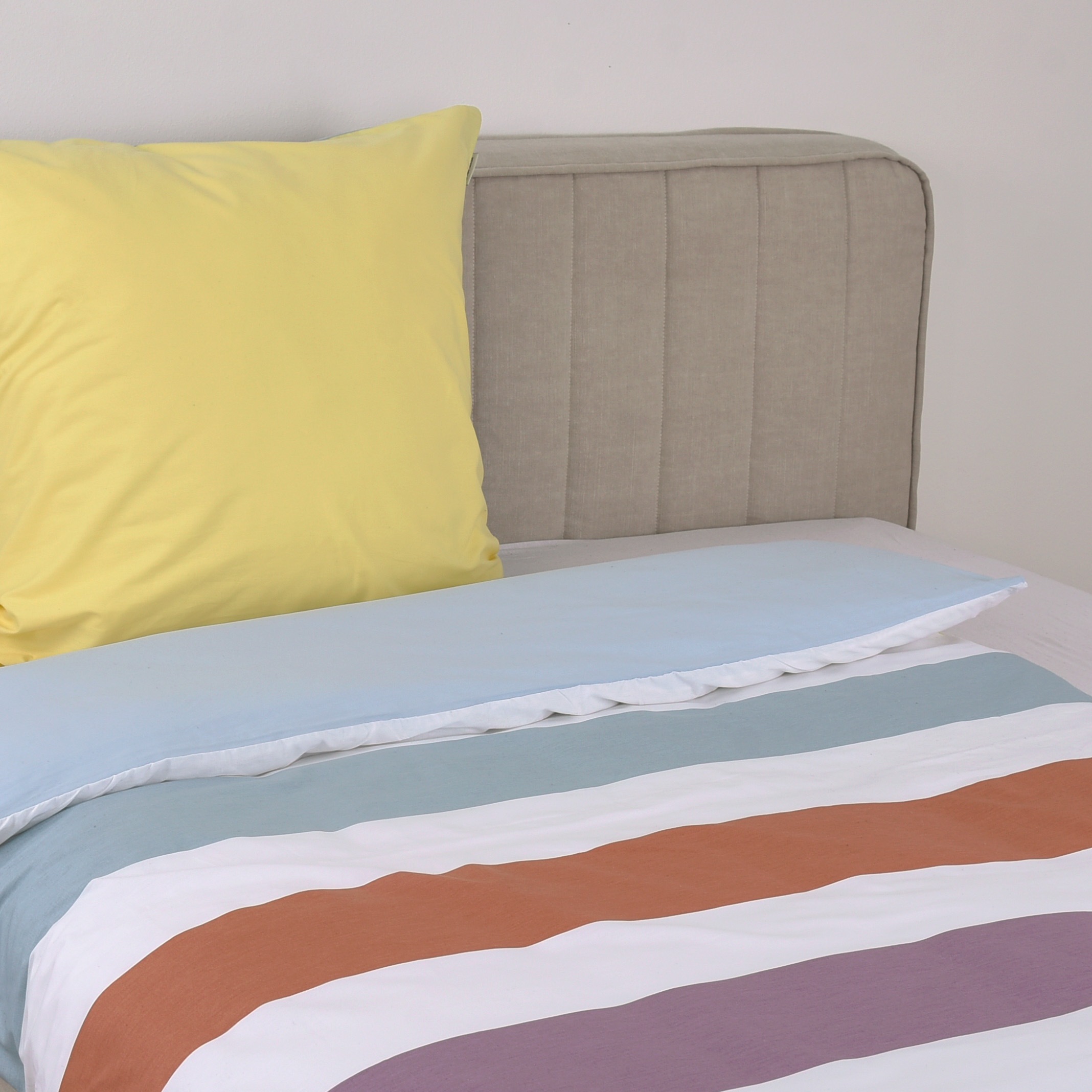 TOM TAILOR HOME Bettwäsche »COLORED STRIPES in Gr. 135x200cm, 155x220cm, 200x220cm oder 100x135cm«, new bedroom, gewebtes Label