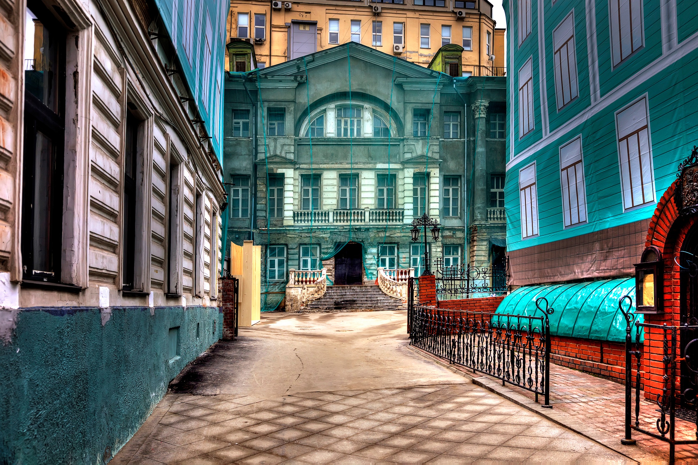 Papermoon Fototapete »ARCHITEKTUR-MOSKAU VERZAUBERT HAUS VILLA STADT COLLAGE«