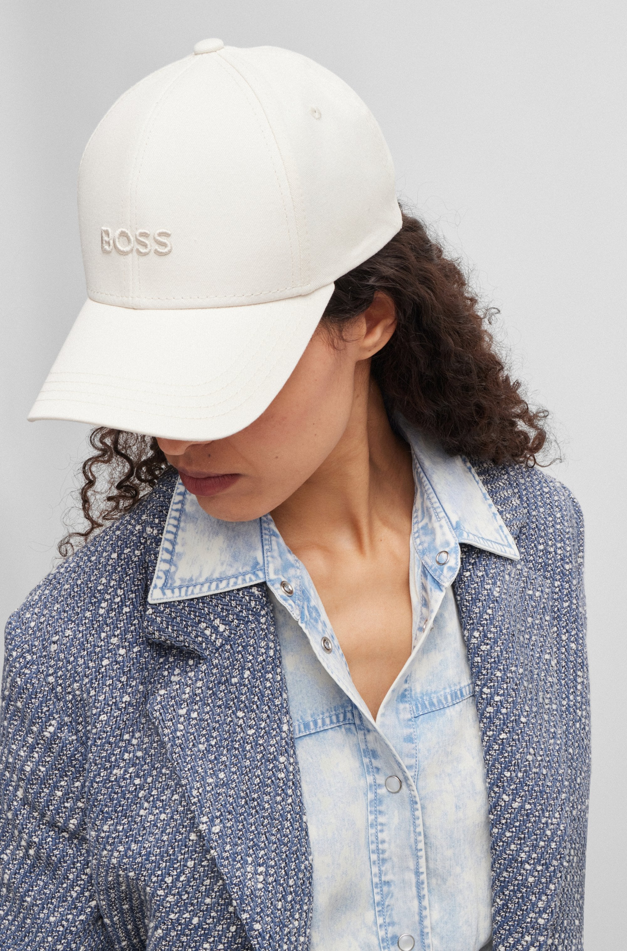BOSS Baseball Cap »Ari«, mit BOSS Logostickerei Ton in Ton, unisex