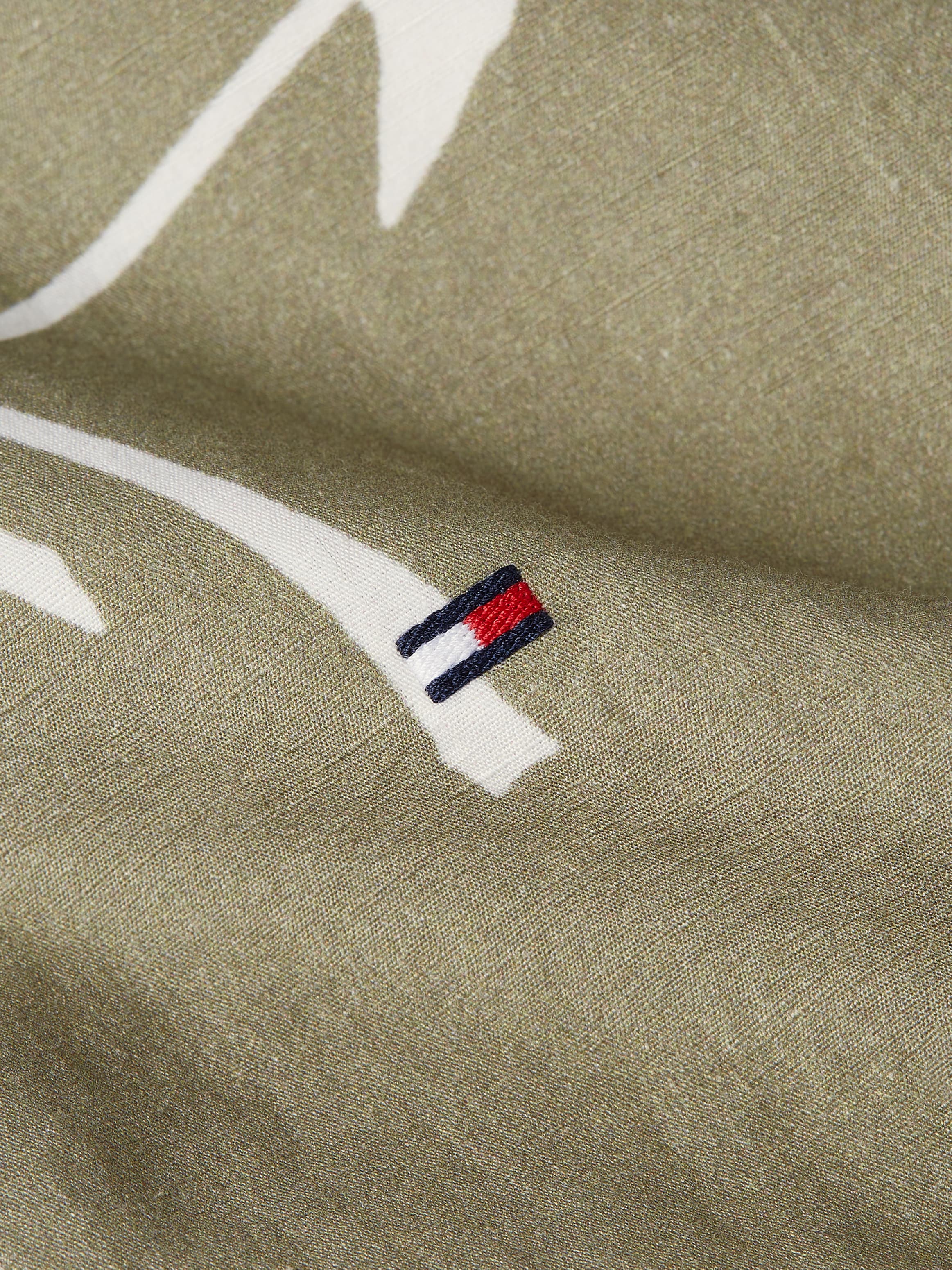 Tommy Hilfiger Kurzarmhemd »LARGE TROPICAL PRT SHIRT«, kontrastfarbener Blumenprint