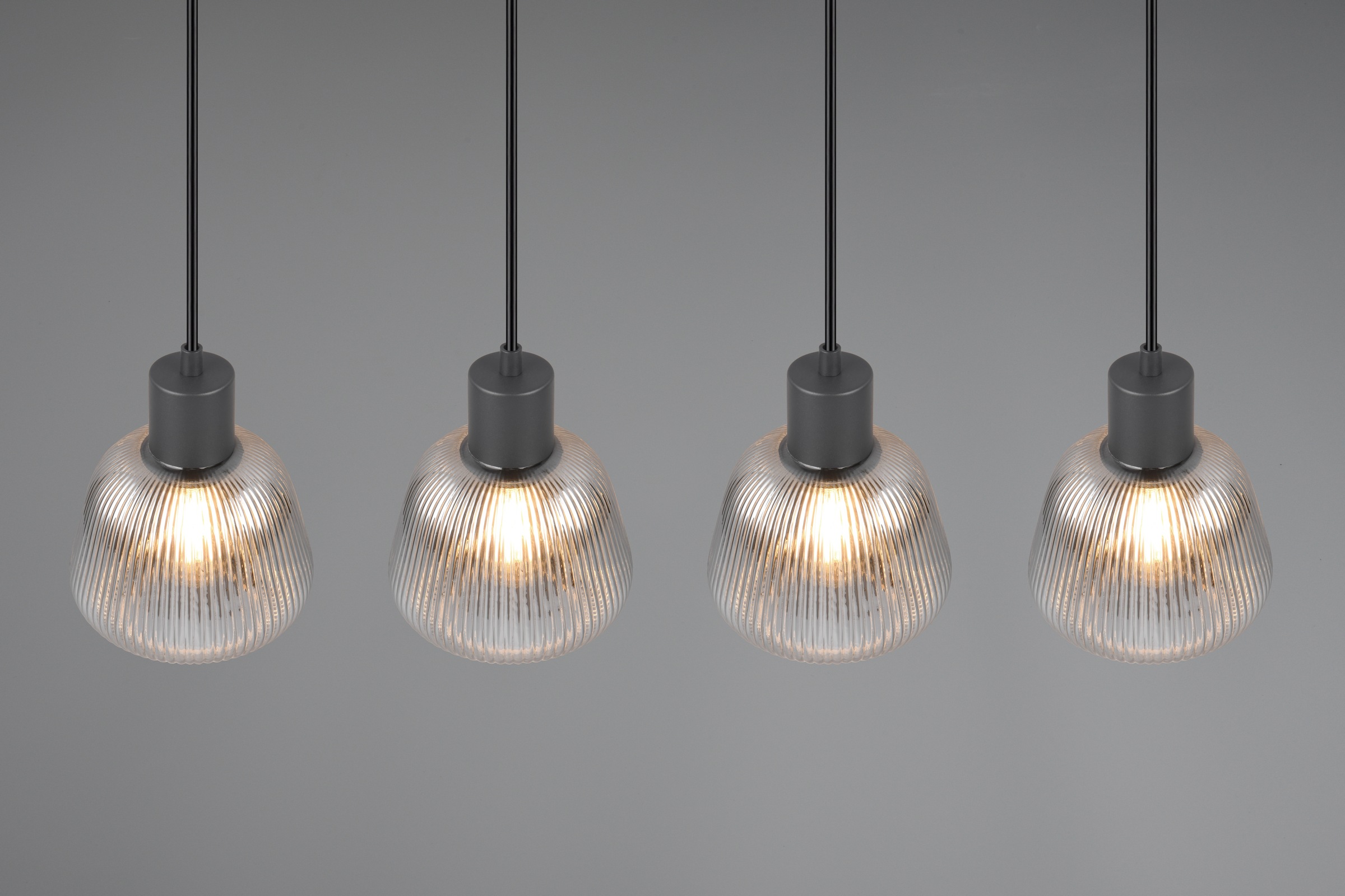 TRIO Leuchten Pendelleuchte »TARIFA, 4-flammige Hängeleuchte exkl 4xE27 max 25W, Glas Hängelampe«, 4 flammig, Leuchtmittel E27 | Leuchtmittel wechselbar, höhenverstellbar max 150cm Glas in Riffeloptik und leicht verspiegelt