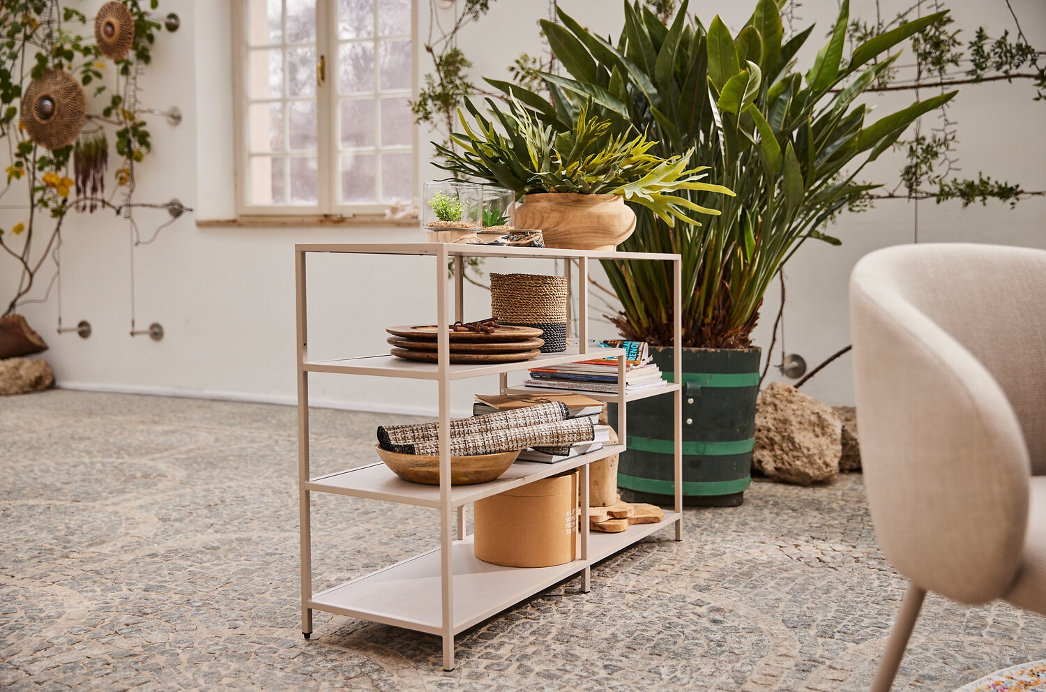 ACTONA GROUP Bücherregal »Seaford, Standregal, Regal, Raumteiler« 114x35x78 cm,  grauer Stahlrahmen, asymmetrisch, Breite 114 cm