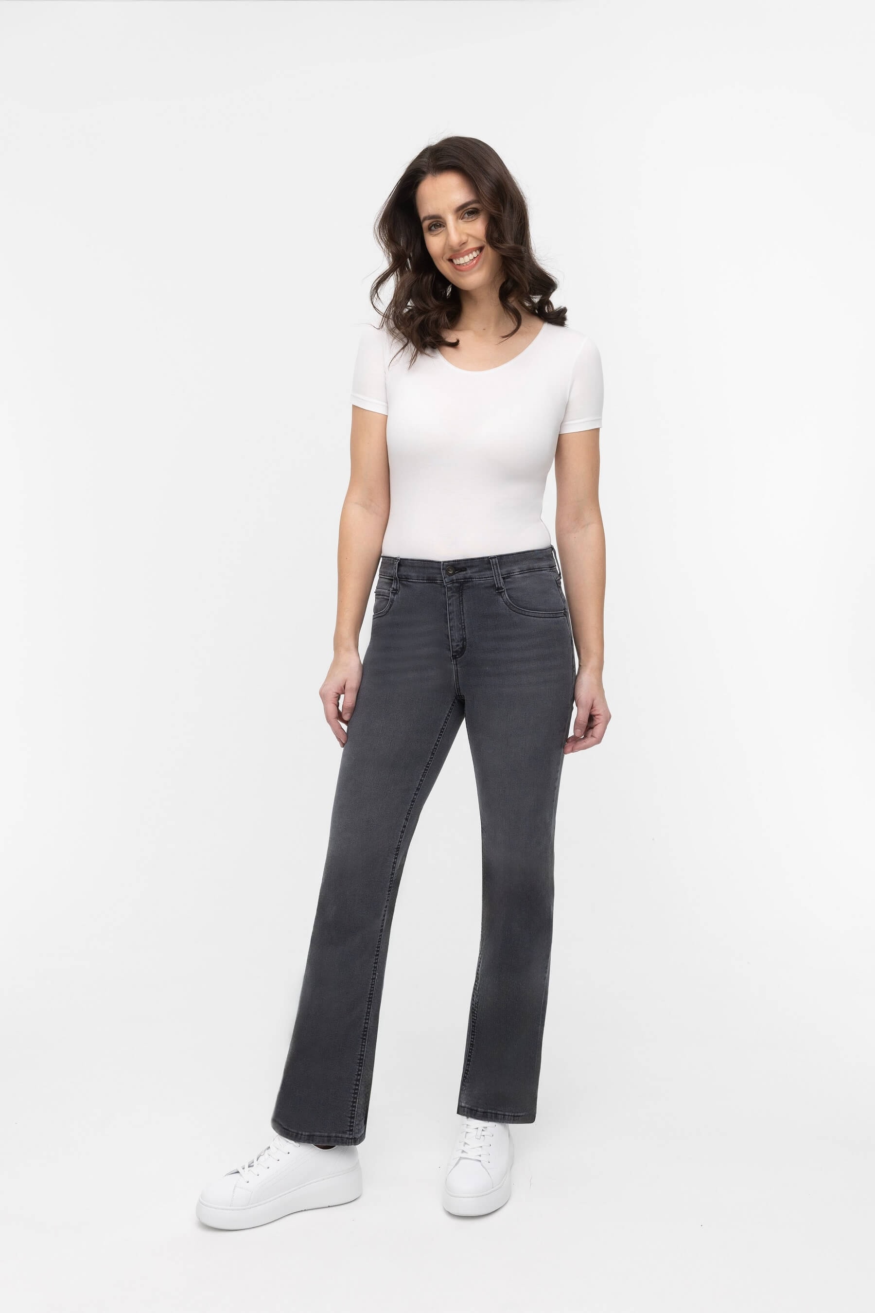 wonderjeans 5-Pocket-Jeans »Relaxed Straight« Cool, modern und vielseitig zu stylen