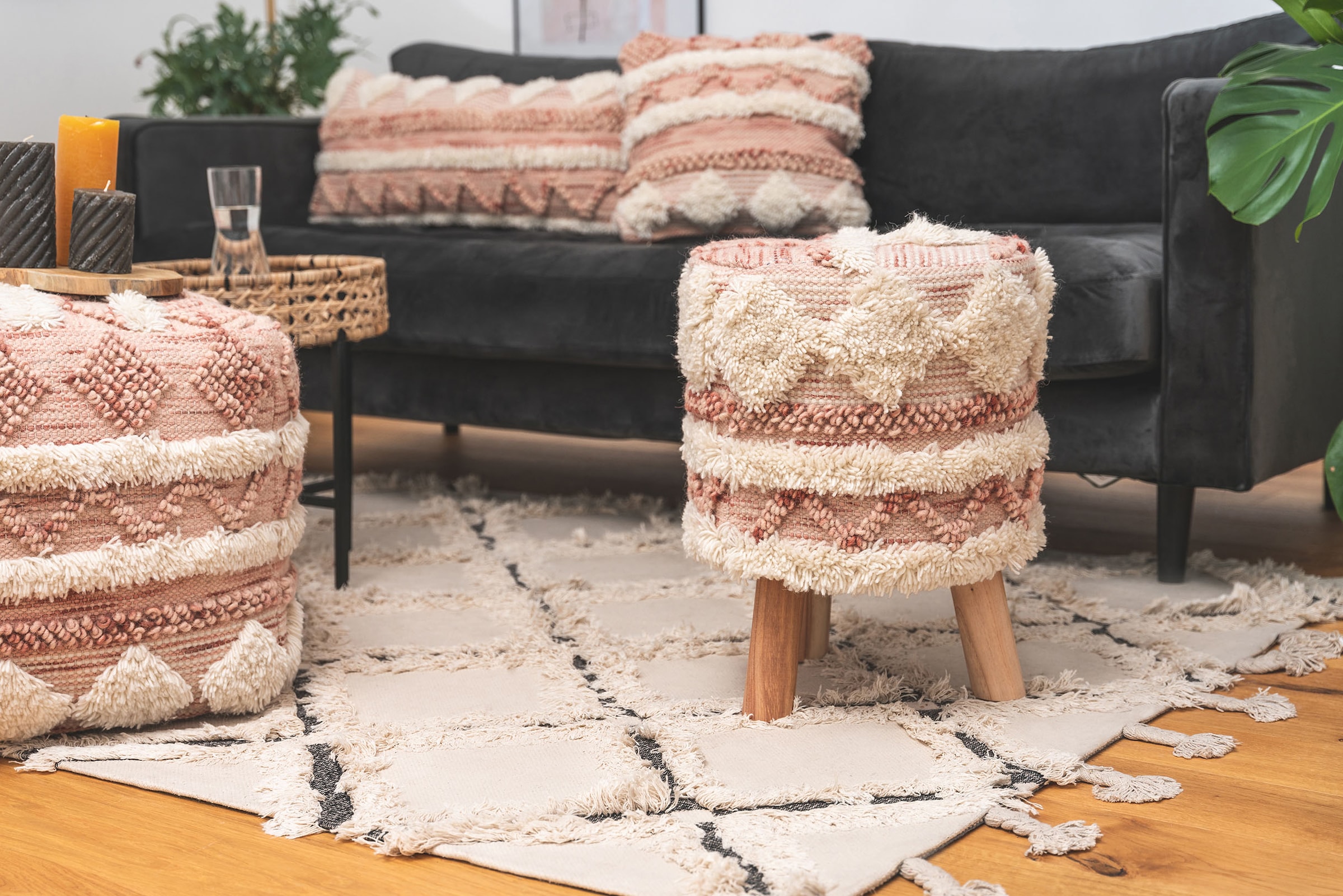 Kayoom Sitzhocker »Hocker Bohist 225, charaktergebende Strukturen mit Fransen und Quasten«, (1 St.), handgefertigtes Unikat, Boho-Style, gut kombinierbar