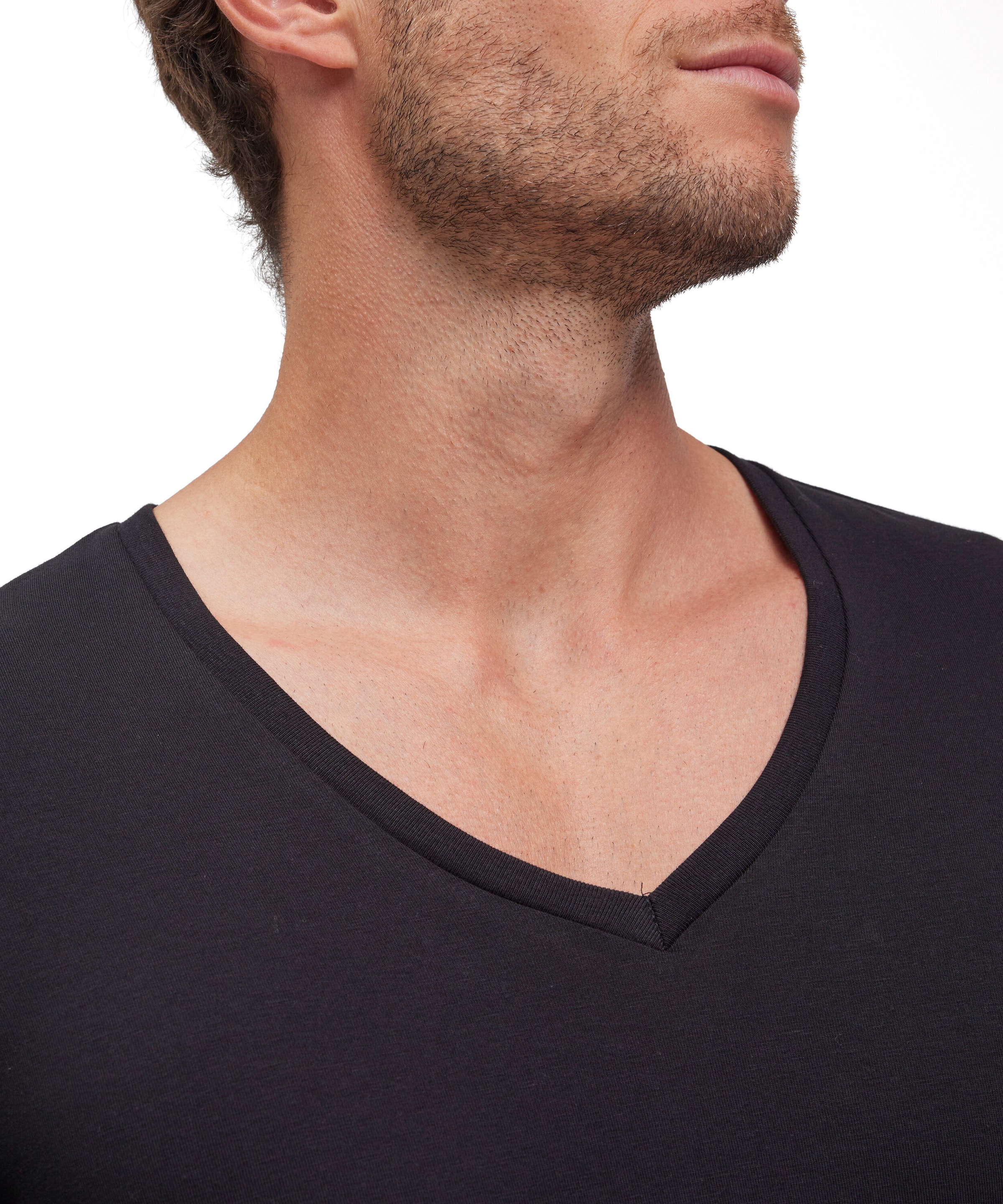 FALKE T-Shirt »Daily Comfort« tiefer V-Ausschnitt, kurzarm, Cotton-Mix, slim fit