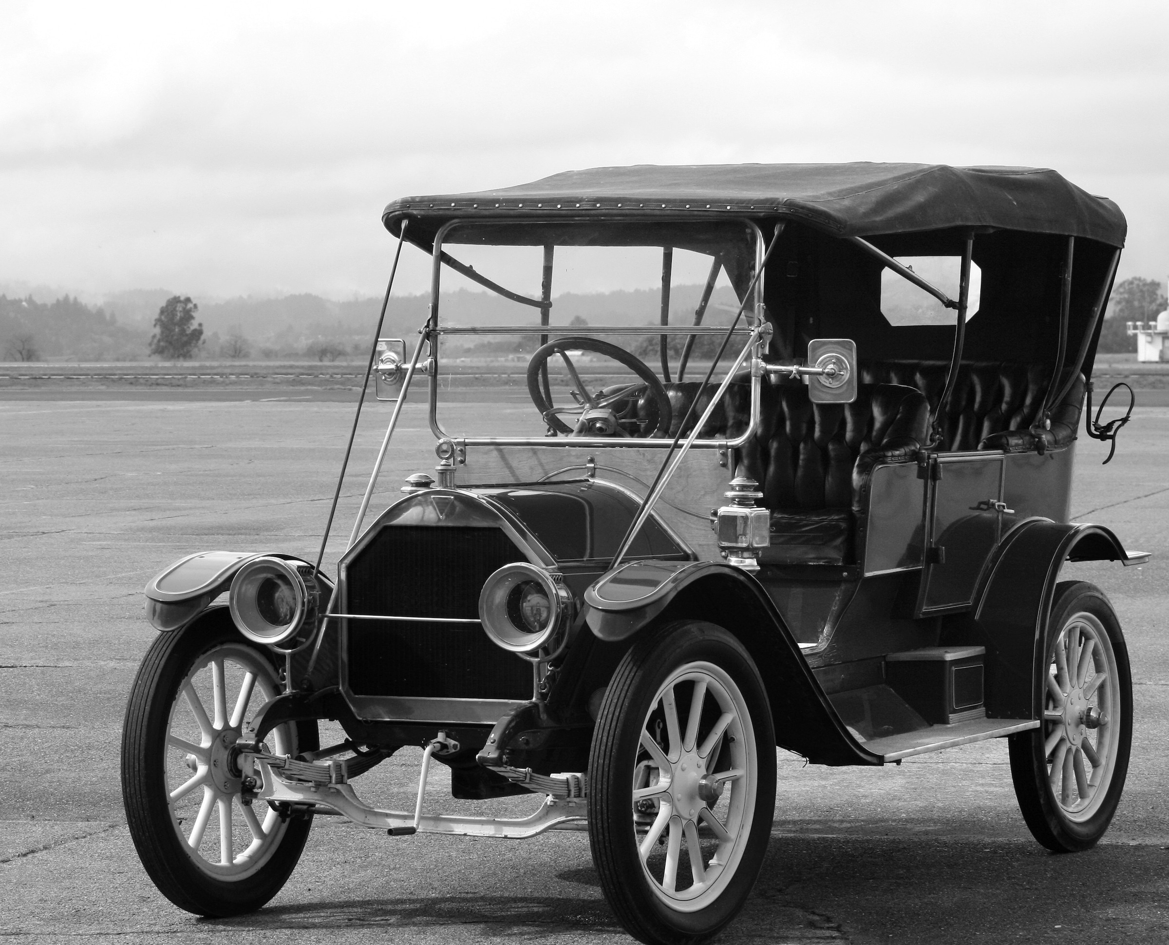 Papermoon Fototapete »Auto Schwarz & Weiß« günstig online kaufen