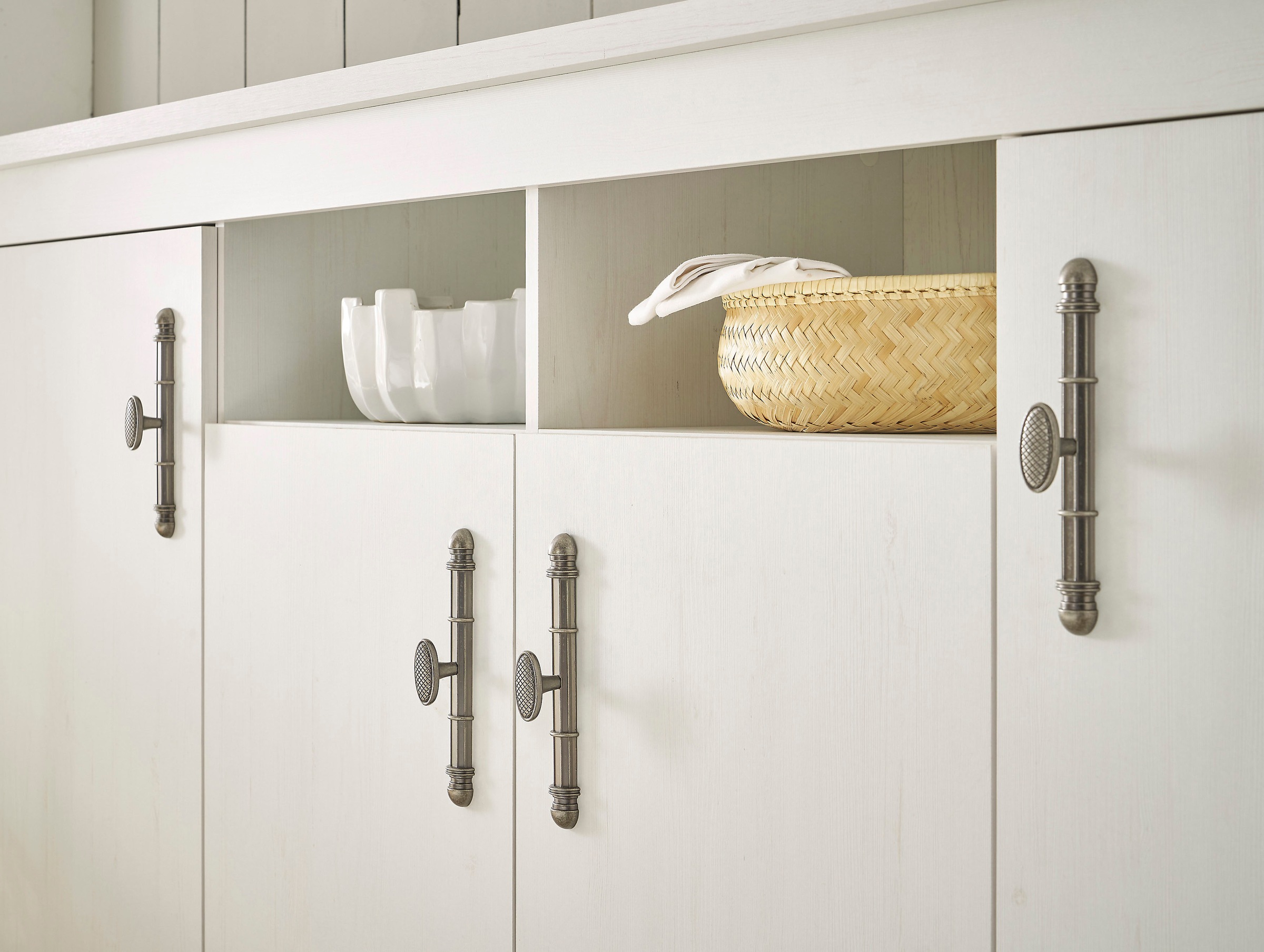 Home affaire Wohnwand »RAVENNA«, (2 St.), im romantischen Landhausstil, Griffe aus Metall, Softclose-Funktion