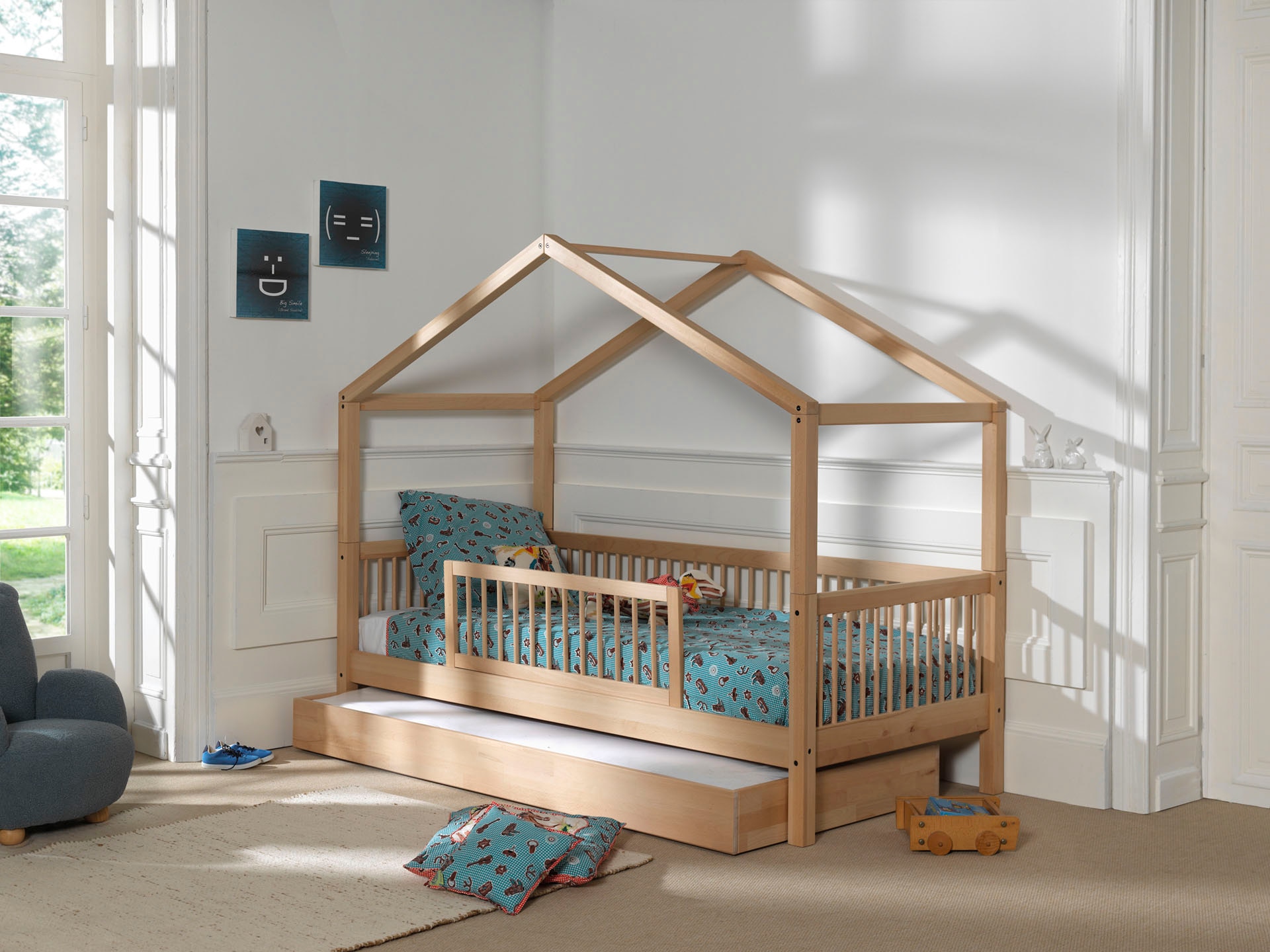 Vipack Hausbett »Forrest mit hochwertiger und stabiler Verarbeitung, Made in Europe« Buche massiv natur, 90/200 cm, inkl. Rausfallschutz und Bettschublade,  wahlweise ohne oder mit Textilhimmel