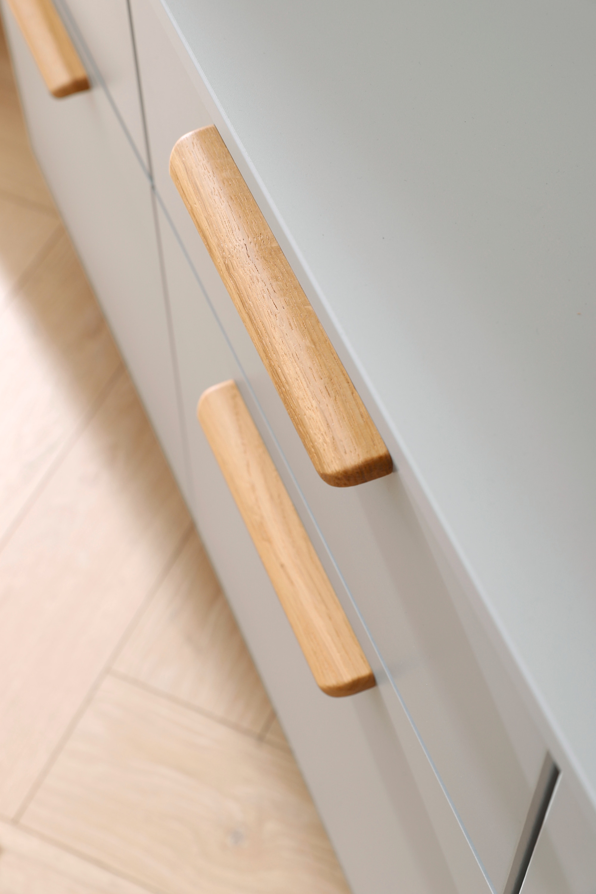 rauch Kombikommode »Skandi by Aditio«, mit Massivholzgriffen, 3 Schubladen mit Softclose-Funktion