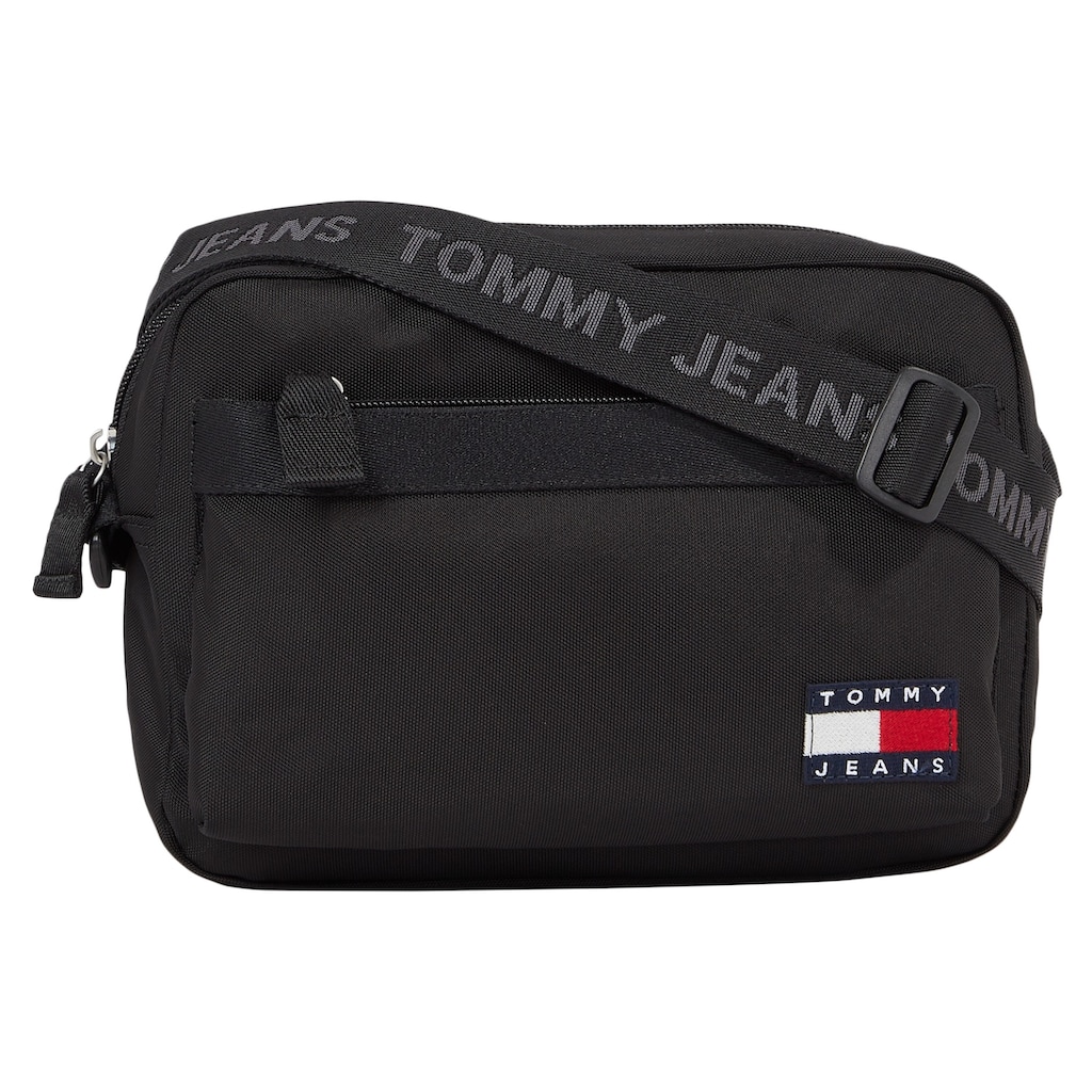 Tommy Jeans Umhängetasche »TJM DAILY EW CROSSOVER«, im praktischen Format