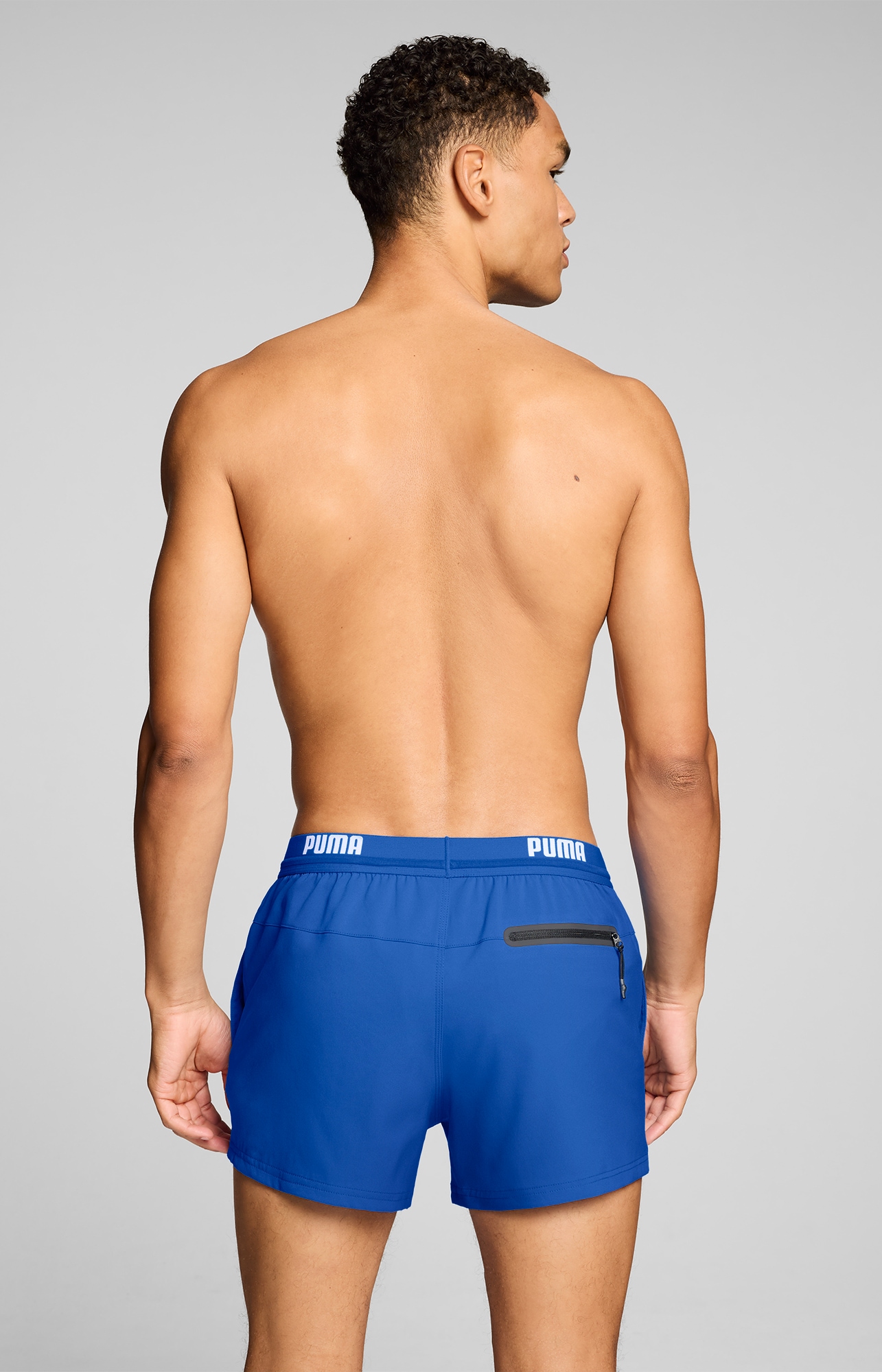 PUMA Badeshorts »PUMA SWIM MEN LOGO SHORT SHORTS 1P« Seitentaschen, Gesäßtasche mit Reißverschluss, Kordelzug