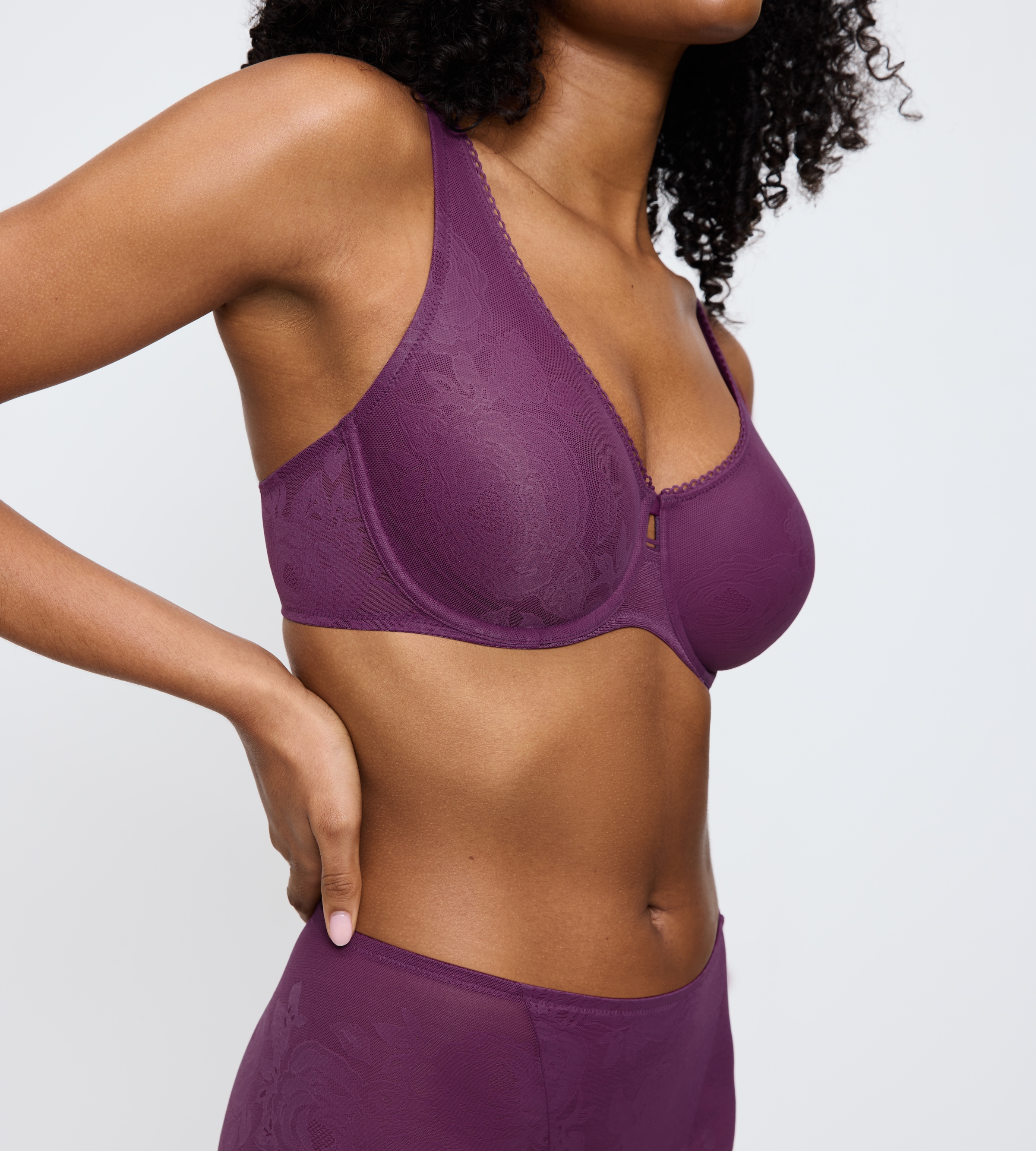 Triumph Minimizer-BH »Wild Rose Sensation« verkleinert die Brust optisch um eine Cup-Größe