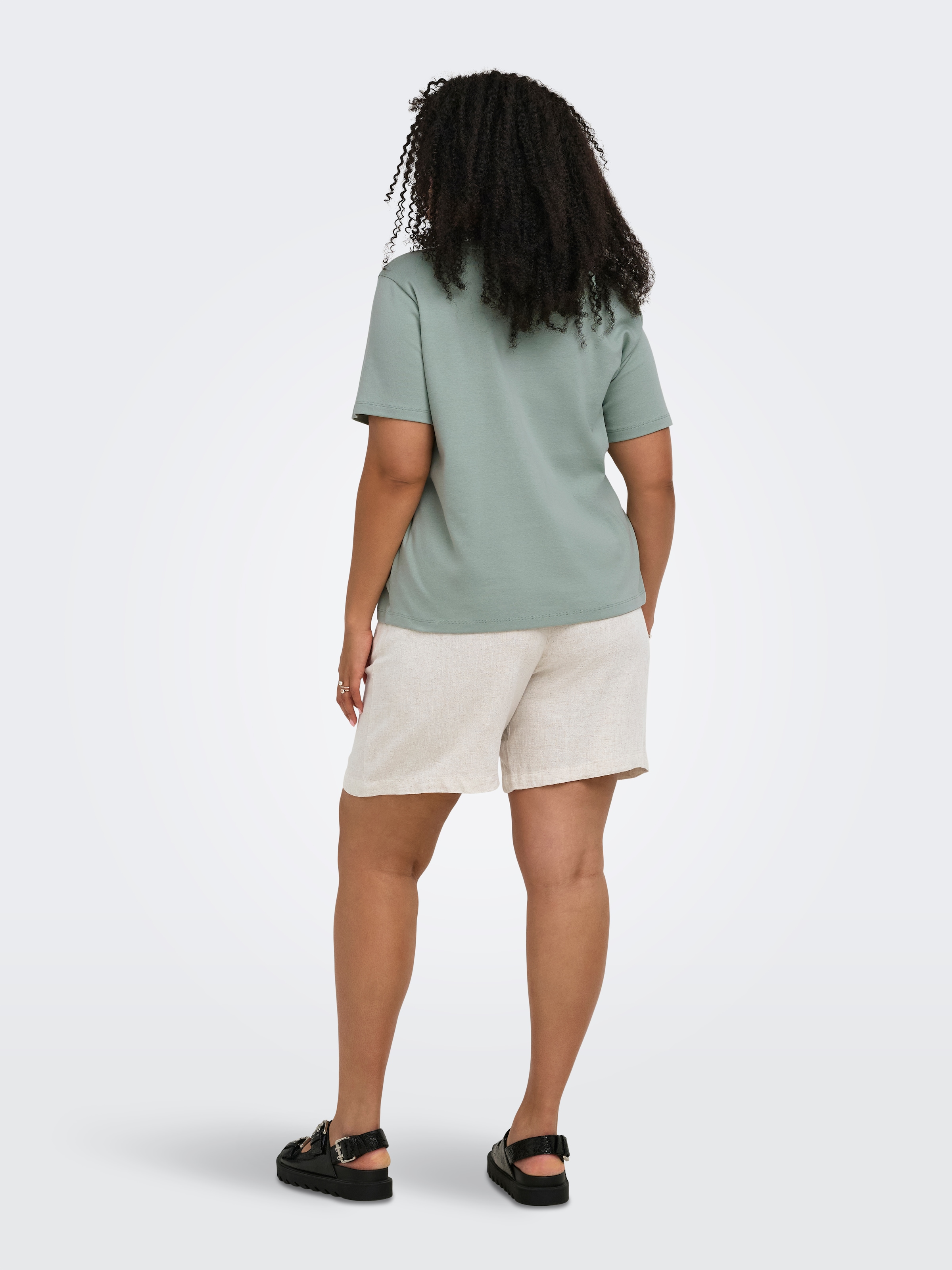ONLY CARMAKOMA Shorts »CARSIESTA MW PULL-UP LIN BL SHORTS NOOS«  Viskosemischung, loose fit, Regular Waist