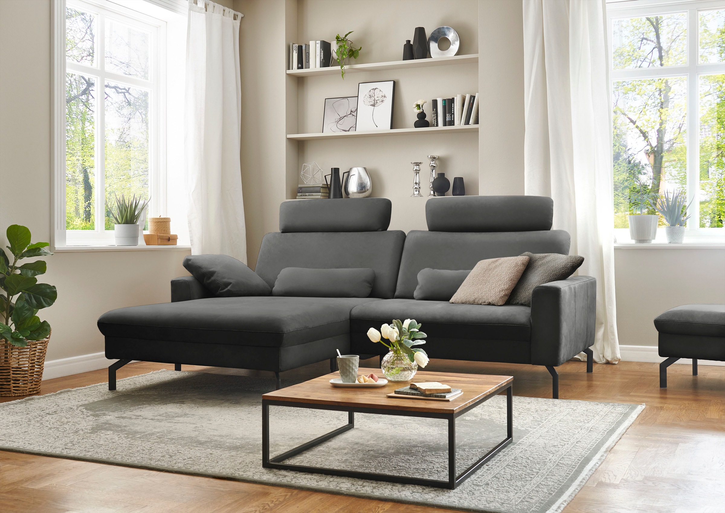 Die PlanBar Ecksofa »PN-EM20028 L-Form mit Kopfstützen«, wahlweise mit motorischem Canape